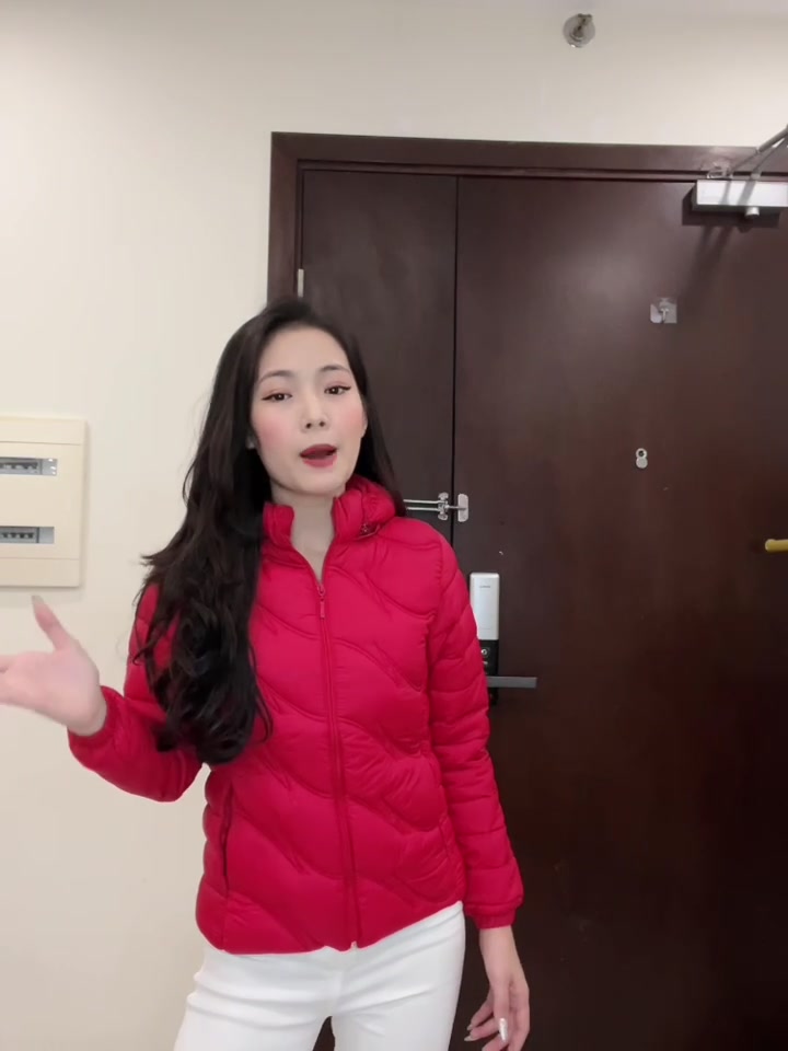 [🆕🇻🇳] Ellia Bắc Giang – Chuyên quần áo nữ quảng châu cao cấp 👕 Top1Fashion 👗  Xả Lô Áo Phao siêu nhẹ Xuất Khẩu
Chỉ: 249k/1 áo + 20K Ship
Đặc biệt : 490k/2 áo – Miễn Ship
+ Màu sắc: Nâu Tây, Xanh Than, Đỏ Đô, Đen, Trắng
+ Size  , shares-0✔️ , likes-82❤️️ , date-2023-12-12 06:20:59🇻🇳🇻🇳🇻🇳📰🆕