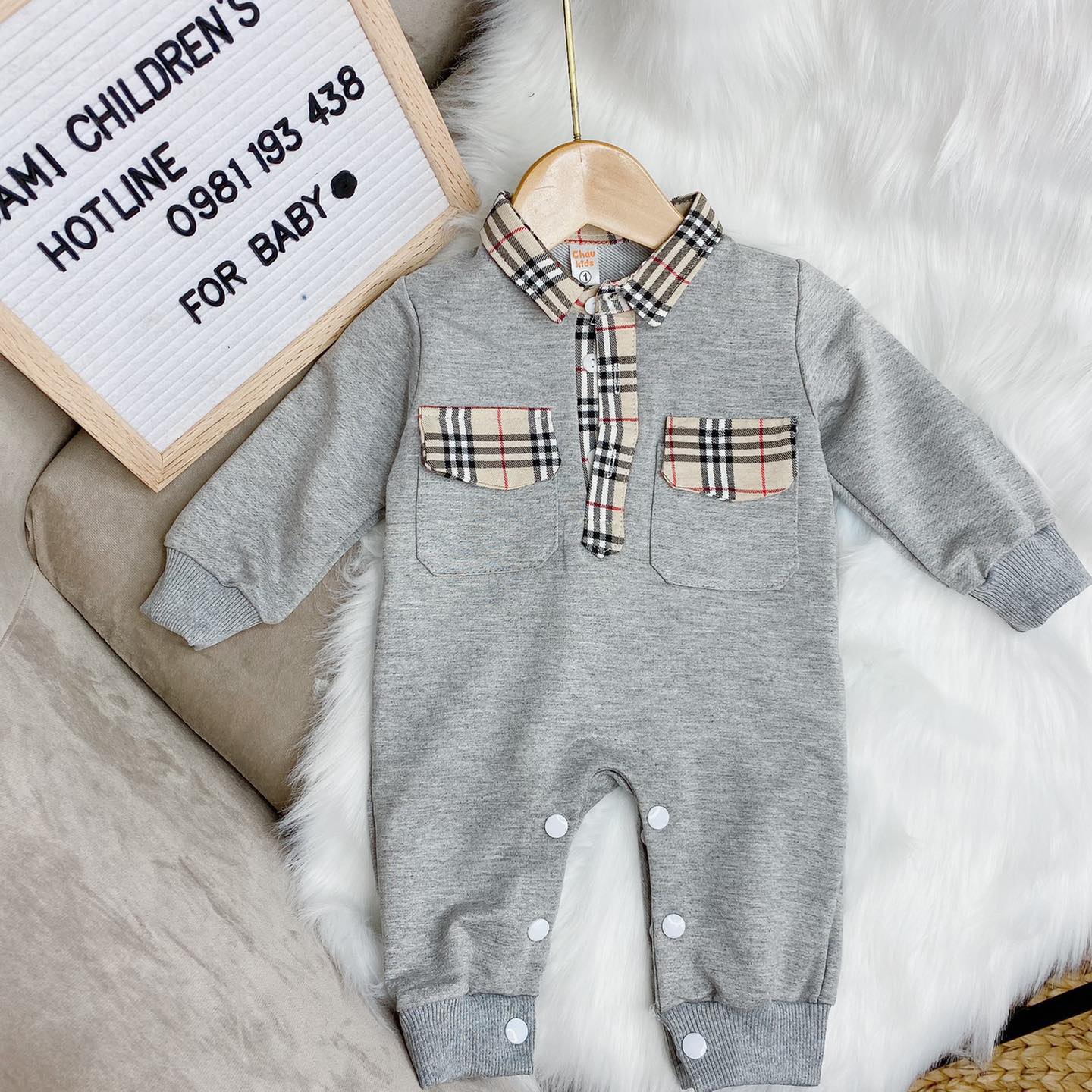 [🆕🇻🇳]  SAMI Children’s 🧑‍🧒❤️️👶⭐️ Bodysuit phối màu xinh xắn mặc Tết
Size 5-10kg cho bé yêu
Chất liệu nỉ mềm mịn, thấm mồ hôi
Thiết kế cúc nhựa dễ bấm, an toàn cho trẻ
Inbox để được tư v , shares-0✔️ , likes-241❤️️ , date-2021-12-31 07:02:49🇻🇳🇻🇳🇻🇳📰🆕