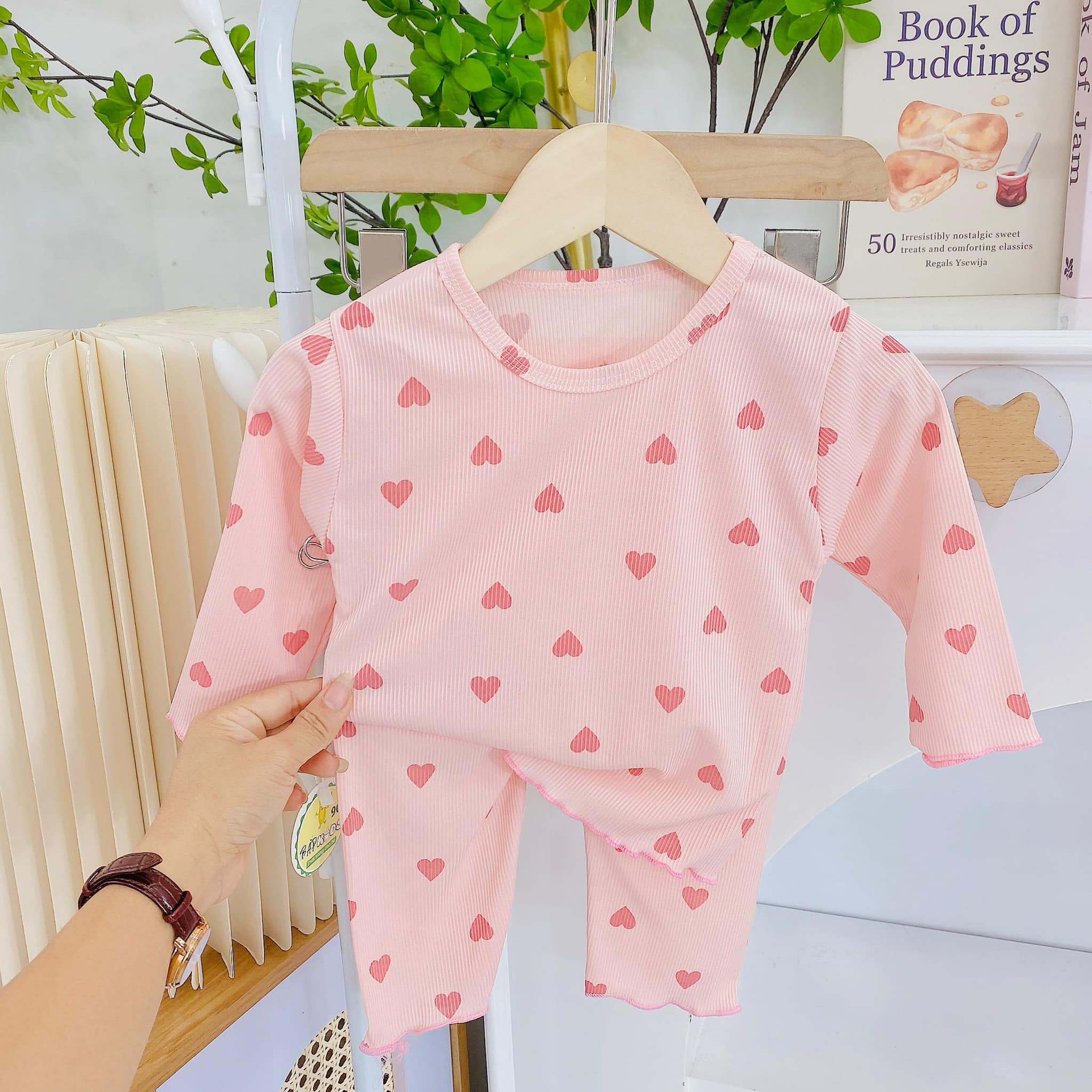 [🆕🇻🇳] Bảo Trâm Shop Chuyên Thời Trang Cao Cấp VN  🧑‍🧒❤️️👶⭐️ Mẫu tim nhà em vẫn về nhiều mẫu cho các bé đây ạ
Mẫu tim em có size cho bé 10-15kg  nha các mẹ
Combo 3 bộ 3 màu chỉ có #1xx nhỏ xinh thui
Miễn phí giao  , shares-0✔️ , likes-2❤️️ , date-2024-11-30 16:55:48🇻🇳🇻🇳🇻🇳📰🆕