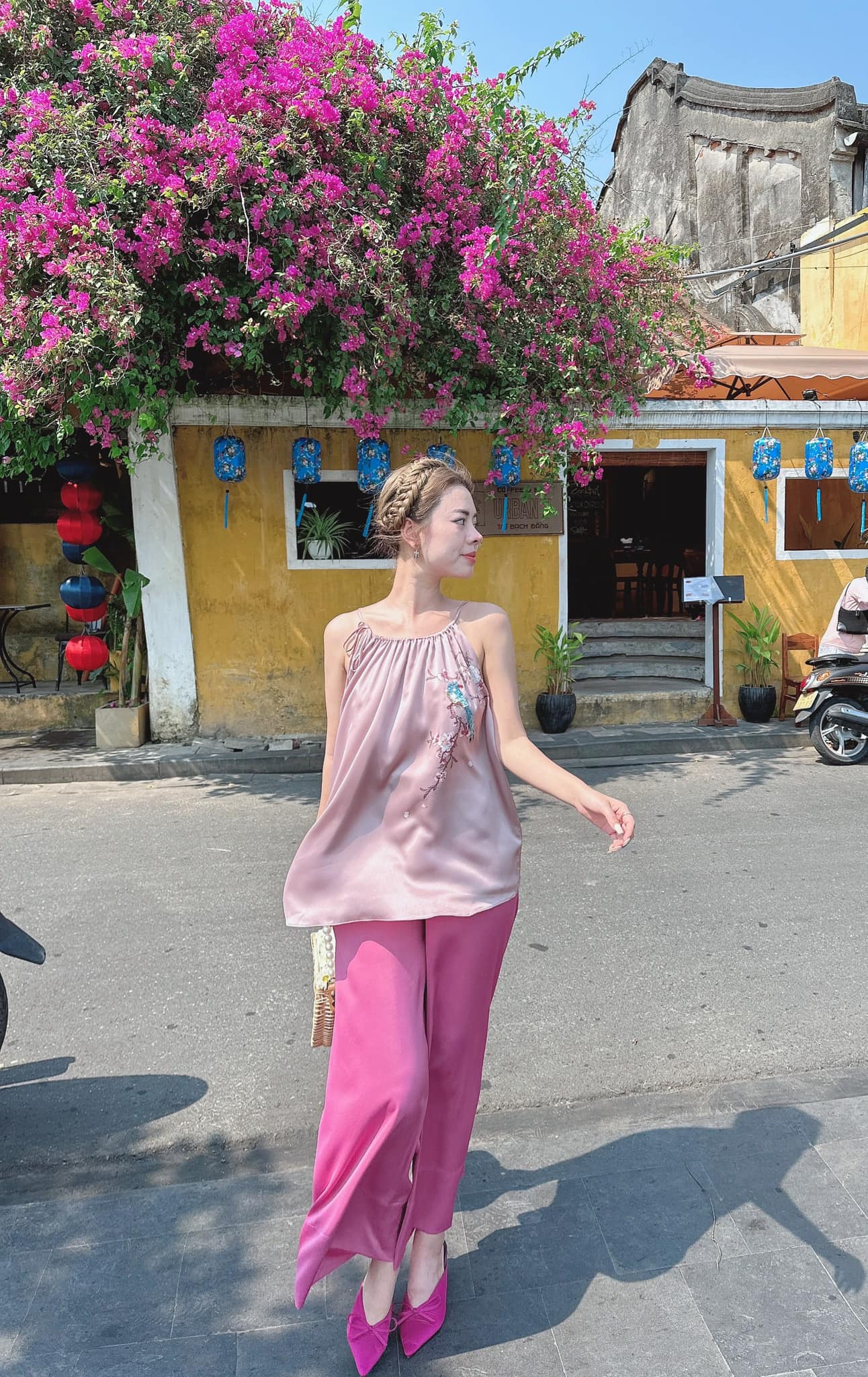 [🆕🇻🇳] Áo Dài Lian – Nét Đẹp Truyền Thống 👕 Top1Fashion 👗   Khơi Dậy Sức Quyến Rũ Cùng Thiết Kế Mới Từ Lian – Chắc Chắn Làm Say Đắm Mọi Ánh Nhìn!
Được thiết kế đặc biệt để tôn vinh vẻ đẹp ngầm của Nàng, khéo léo tô , shares-0✔️ , likes-0❤️️ , date-2024-12-17 07:09:31🇻🇳🇻🇳🇻🇳📰🆕