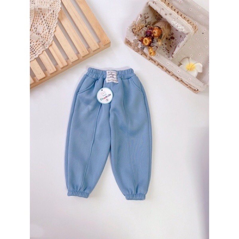 [🆕🇻🇳] CUMIN KIDS Chuyên bán buôn, bán lẻ quần áo, phụ kiện cho bé 🧑‍🧒❤️️👶⭐️ Sẵn kho lô quần nỉ bông cho bé trai 

 mã quần này bỏ lỡ thì phí quá ạ, chất liệu nỉ bông dày ấm , chạy đường gân khỏe khoắng mặc lên bao đẹp nhé an 
Quần  , shares-0✔️ , likes-2❤️️ , date-2022-11-29 02:00:04🇻🇳🇻🇳🇻🇳📰🆕