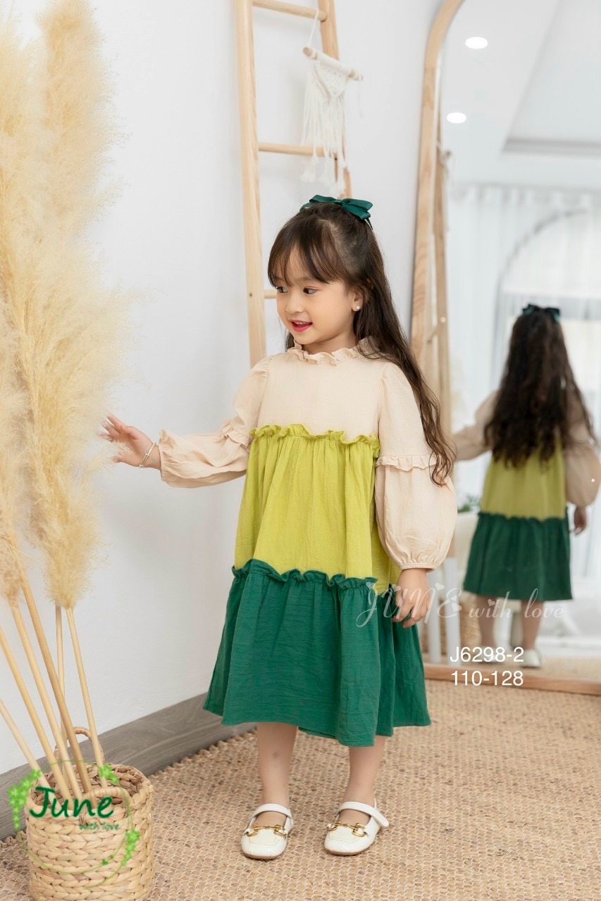 [🆕🇻🇳] Selena Kids -Thời Trang & Phụ Kiện Đẹp Cho Bé 🧑‍🧒❤️️👶⭐️ Mẫu đầm xinh đẹp diện thu – đông cho bé
– Thiết kế tay dài sang trọng, cổ bèo xinh xắn, váy 3 tầng màu sắc lạ mắt, đi học, đi chơi, đi du lịch hay ở nhà đ , shares-1✔️ , likes-3❤️️ , date-2024-10-21 16:46:50🇻🇳🇻🇳🇻🇳📰🆕