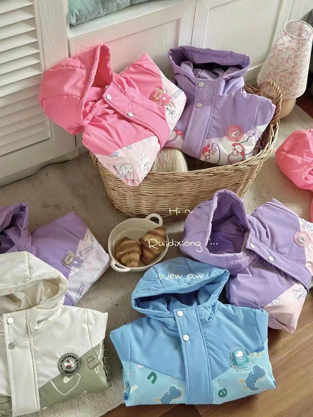 [🆕🇻🇳] Miumiu KIDS – Chuyên sỉ lẻ quần áo trẻ em chất lượng, giá rẻ 🧑‍🧒❤️️👶⭐️ Rất nhiều mẫu  khoác phao quá là yêu cho mùa đông này, mom cần size nào cứ in bốc cho em nhá
———————  ᡣ𐭩ྀིྀི  ———————
Chuyên hàng QCCC cho bé : 8 – 70kg
, shares-2✔️ , likes-4❤️️ , date-2024-12-17 14:13:25🇻🇳🇻🇳🇻🇳📰🆕