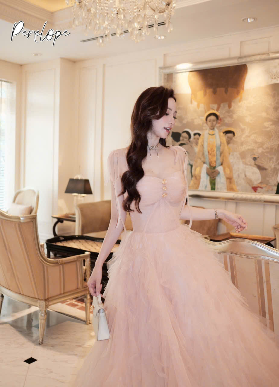 [🆕🇻🇳] Penelope.studio – Don’t stress about the dress, we’ll dress you to impress 👕 Top1Fashion 👗  Một sự xinh đẹp không hề nhẹ của chị Hạnh Xuka trong mẫu đầm mới của nhà Penelope.𝐏𝐄𝐍𝐄𝐋𝐎𝐏𝐄 | 𝑭𝒆𝒆𝒅𝒃𝒂𝒄𝒌
_____________________________________
𝐇𝐨𝐭𝐥𝐢𝐧𝐞: 0934 , shares-13✔️ , likes-30❤️️ , date-2025-02-06 05:34:54🇻🇳🇻🇳🇻🇳📰🆕