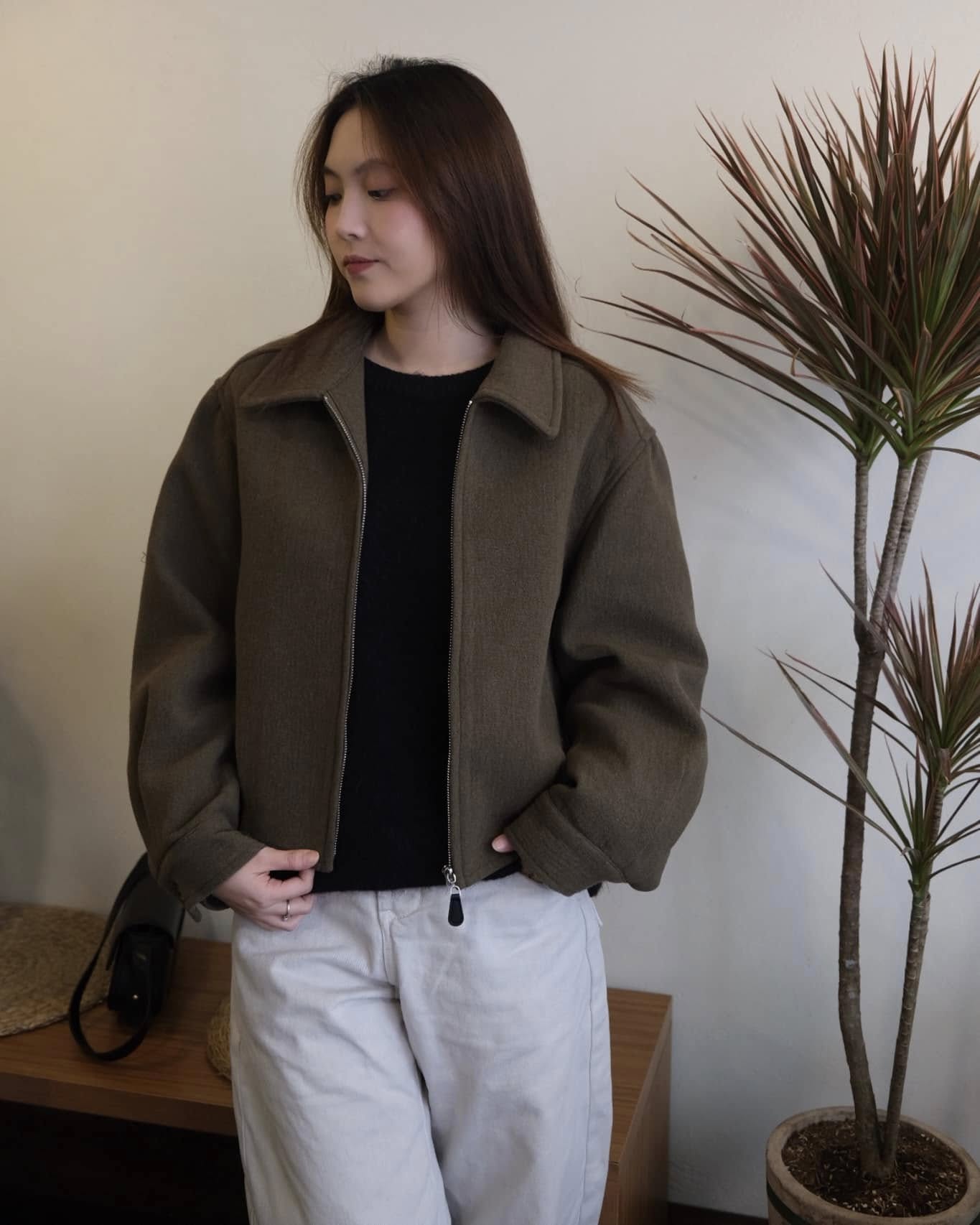 [🆕🇻🇳] Agnes Studios – 𝙃𝙞𝙜𝙝-𝙦𝙪𝙖𝙡𝙞𝙩𝙮 & 𝙨𝙚𝙡𝙚𝙘𝙩𝙚𝙙 𝙘𝙡𝙤𝙩𝙝𝙞𝙣𝙜 𝙛𝙧𝙤𝙢 𝘾𝙝𝙞𝙣𝙖 👕 Top1Fashion 👗  Áo khoác dạ kéo khoá dáng ngắn đơn giản với lớp chần bông nhẹ bên trong vô cùng ấm áp, mặc đi làm hay đi chơi đều xinh ạ
𝐙𝐢𝐩-𝐮𝐩 𝐰𝐨𝐨𝐥 𝐛𝐥𝐞𝐧𝐝 𝐣𝐚𝐜𝐤𝐞𝐭
size: fre , shares-0✔️ , likes-2❤️️ , date-2025-01-20 22:13:54🇻🇳🇻🇳🇻🇳📰🆕