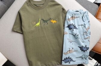 [🆕🇻🇳]  Quần áo bé trai – Bán quần áo bé trai từ 1 tuổi đến 10 tuổi 🧑‍🧒❤️️👶⭐️  155k/bộ
Bộ bé trai Nhí GAP KIDS
size 2-6tuoi. FORM TO 12-24kg mặc. Mã hàng Nhí  đẹp nhất trong các dòng cùng phân khúc.
Chất 100% cotton mềm mịn và Hìn , shares-0✔️ , likes-2❤️️ , date-2024-11-25 18:18:36🇻🇳🇻🇳🇻🇳📰🆕