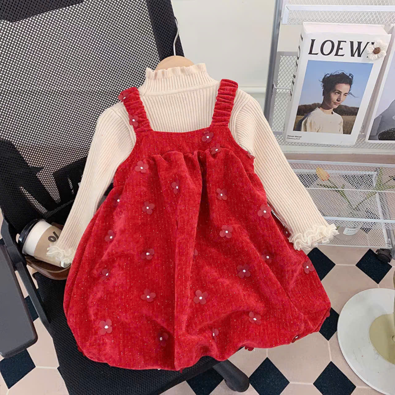 [???] Sulie House – Phụ kiện cho bé  ?‍?❤️️?⭐️  Biến công chúa nhà mình thành nàng thơ chỉ với 1 chiếc váy!
BST Váy ren bồng cao cấp nhà Sulie vừa về, nhìn là yêu – chạm là mê.
Từng lớp ren bồng mềm, lê , shares-1✔️ , likes-14❤️️ , date-2025-12-05 21:56:13????????