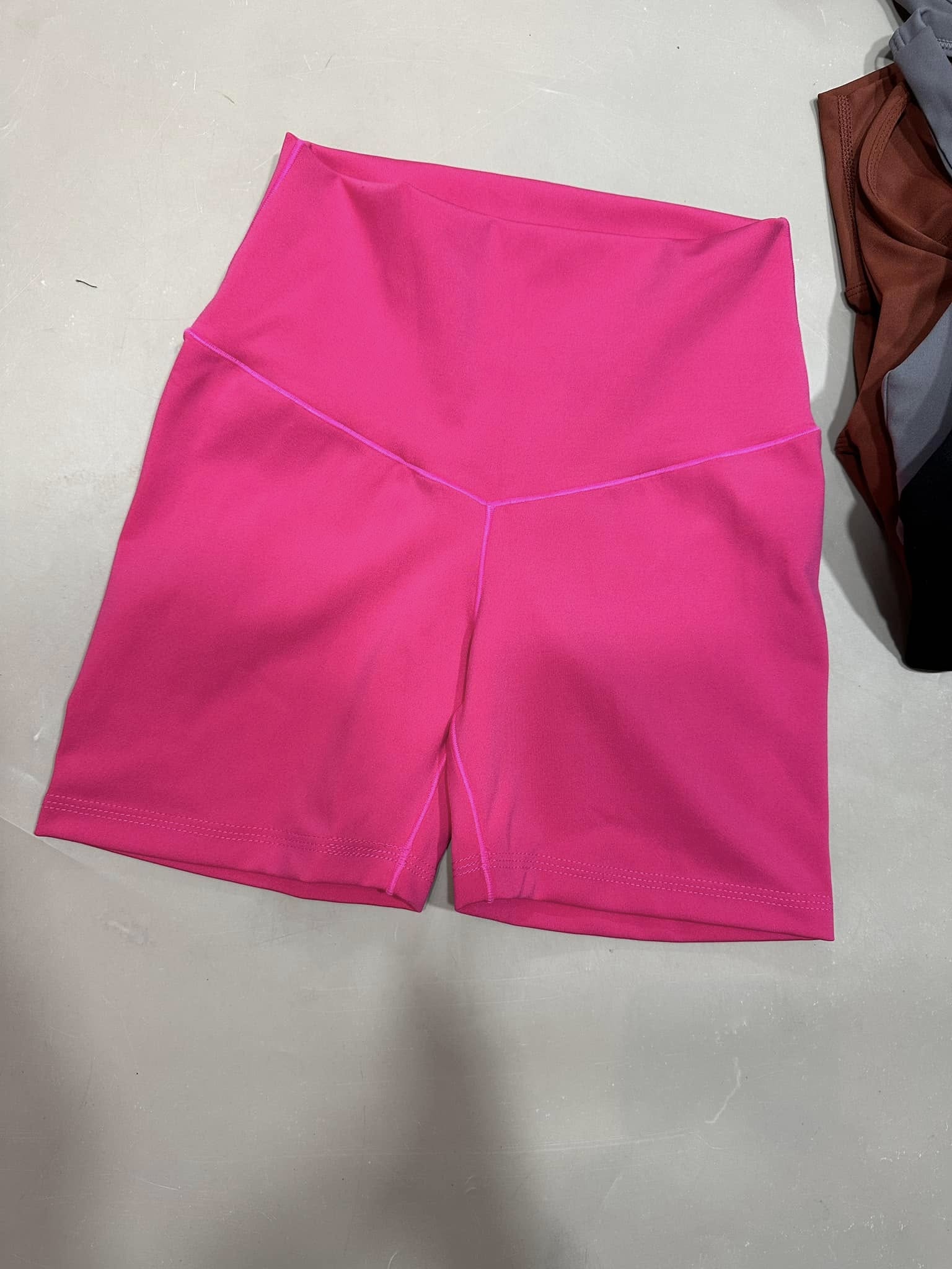 [🆕🇻🇳] RIU – Thời Trang Xuất Khẩu 👕 Top1Fashion 👗  Em quần hồng này chất đanh hơn, form siêu đẹp, mặc ôm gọn người chị nào người nhão sệ mặc em này gọn hẳn nhé!!
45-50kg Xs
50-55kg S
55-60kg M
, shares-1✔️ , likes-2❤️️ , date-2025-02-14 16:33:11🇻🇳🇻🇳🇻🇳📰🆕