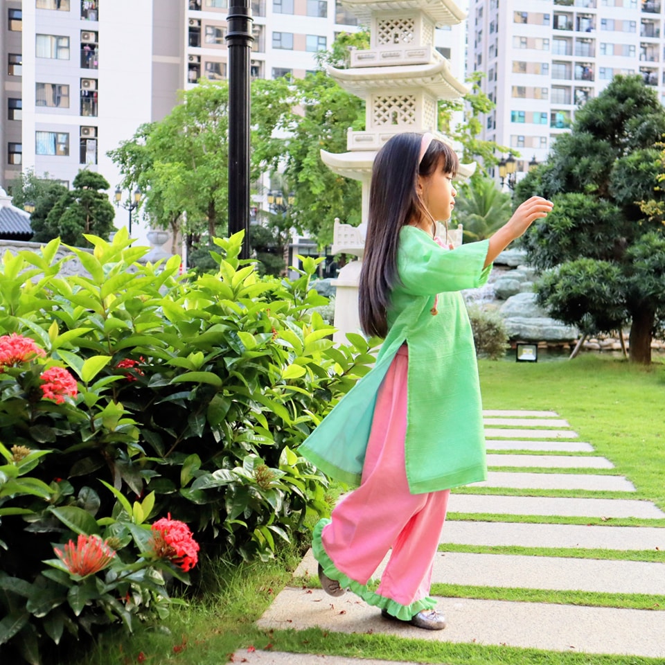 [🆕🇻🇳] Anfenia – Thời trang thiết kế cho bé 🧑‍🧒❤️️👶⭐️ Miễn phí vận chuyển+ quà tặng phụ kiện nhỏ xinh cho bé 
Món Quà  – “Tết Yêu Thương”
Hãy tưởng tượng hình ảnh những thiên thần nhỏ xúng xính trong tà áo dài , shares-1✔️ , likes-39❤️️ , date-2025-01-15 18:37:45🇻🇳🇻🇳🇻🇳📰🆕