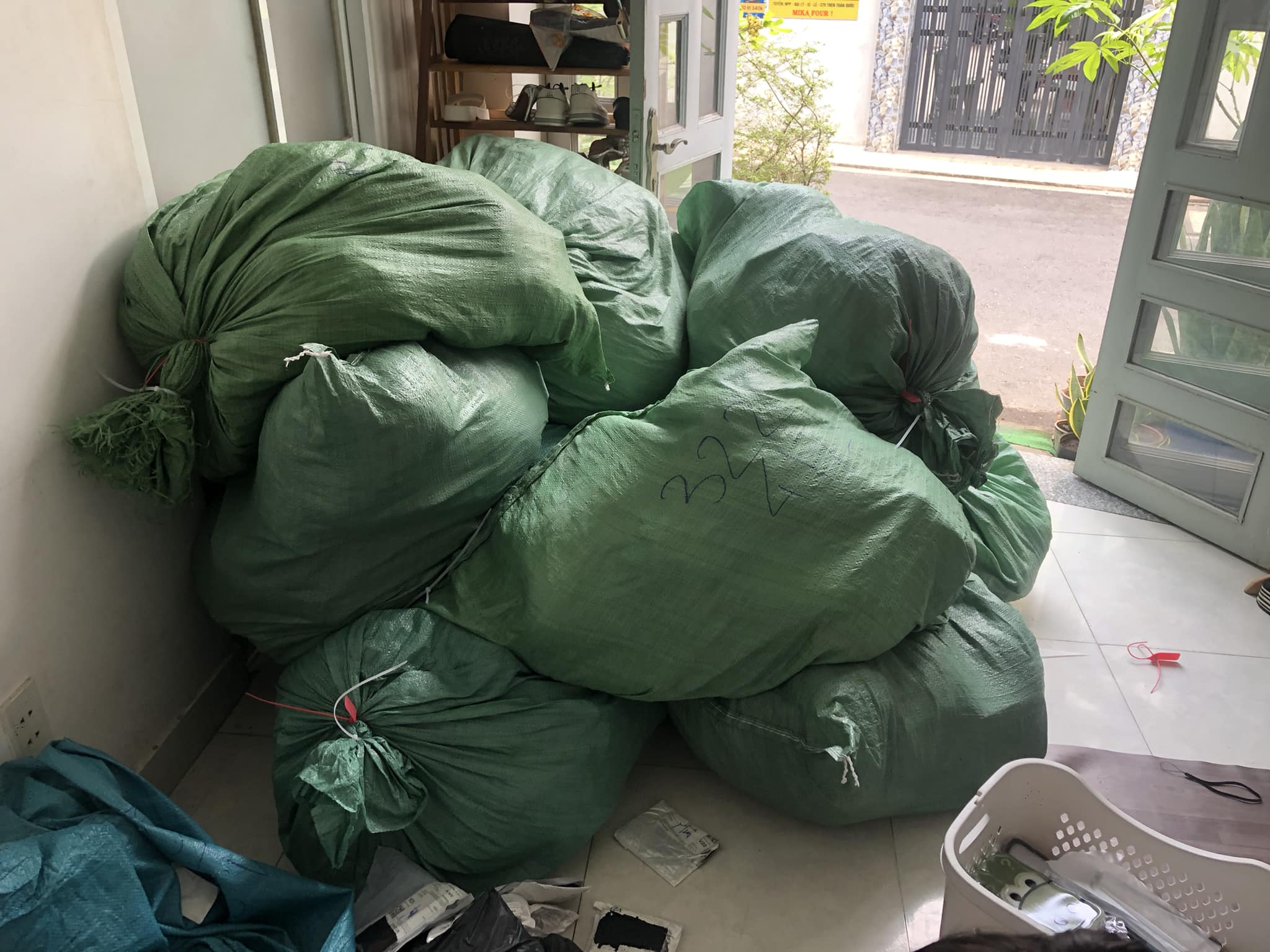 [🆕🇻🇳] LyLy store – Chuyên khui hàng bom quốc tế giá rẻ-uy tín 100% 👕 Top1Fashion 👗  Nay e khui hàng bom mọi người chờ e chụp mẫu lên nhé..Nhiều mẫu mã đa dạng đẹp mà giá mềm mại lắm ạ..bảo đảm thích lắm lun
, shares-0✔️ , likes-4❤️️ , date-2024-03-05 17:51:32🇻🇳🇻🇳🇻🇳📰🆕