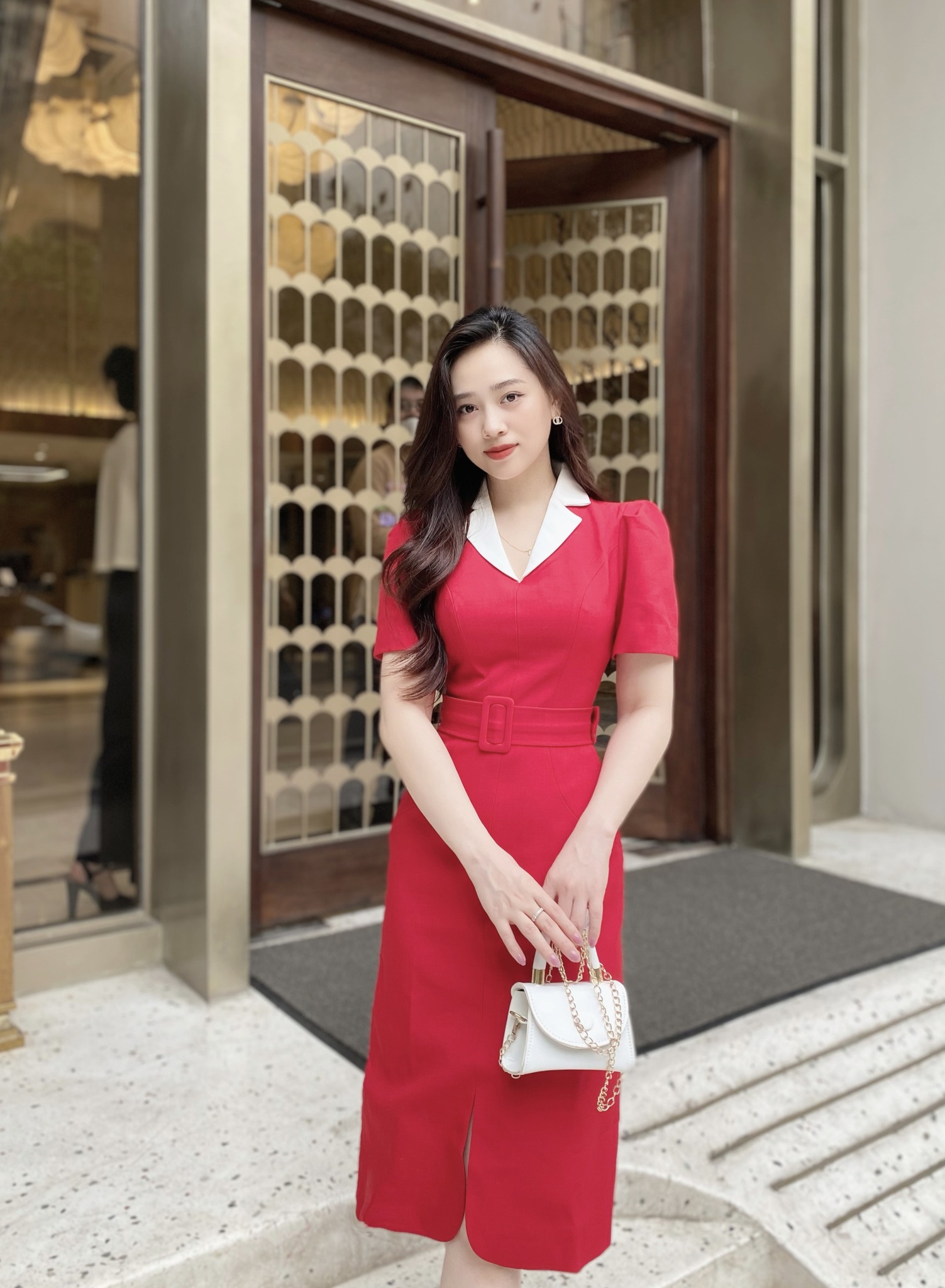 [🆕🇻🇳] Rosy Belle – Thương hiệu thời trang thiết kế 👕 Top1Fashion 👗  𝐍𝐄𝐖 𝐀𝐑𝐑𝐈𝐕𝐀𝐋𝐒 | 𝐒𝐏𝐎𝐓𝐋𝐈𝐆𝐇𝐓
Quý cô thu hút mọi ánh nhìn khi diện set đồ đỏ hoàn hảo sang trọng, thanh lịch.
Inbox để được tư vấn chi tiết!———–✭✭Rosy , shares-1✔️ , likes-18❤️️ , date-2024-04-24 17:00:02🇻🇳🇻🇳🇻🇳📰🆕