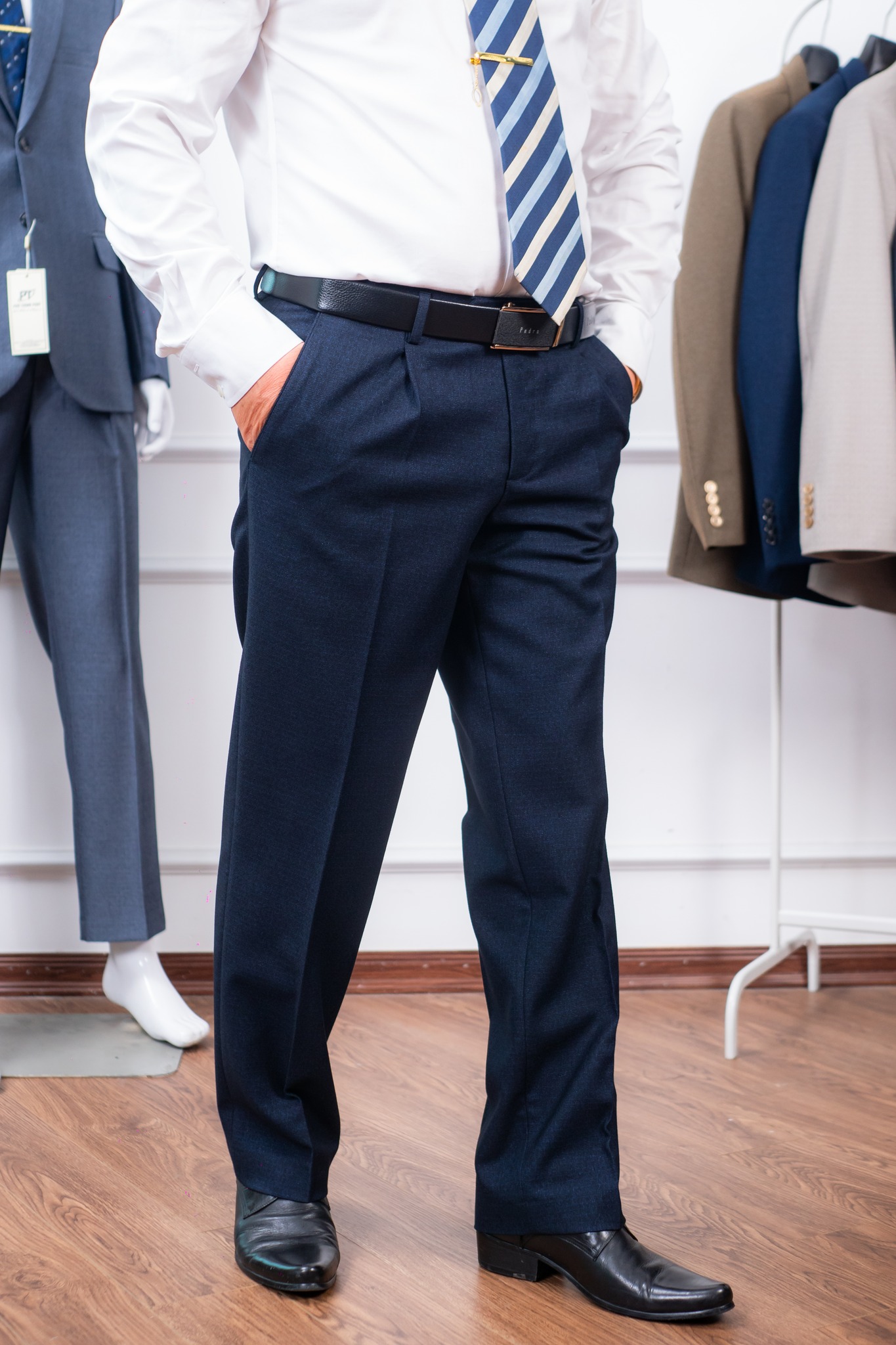 [🆕🇻🇳] Ấm style – Mùa đông vẫn đẹp và thật phong cách với Ấm Style 👕 Top1Fashion 👗  PHỤ NỮ SÀNH ĐIỆU – LÀ PHỤ NỮ BIẾT PHỐI ĐỒ
– Một chiếc áo khoác lửng bằng ren trong tủ đồ – là bí kíp giúp chị em Xinh đẹp và Tiện lợi trong mùa hè!
Vì sao  , shares-0✔️ , likes-1❤️️ , date-2025-03-31 01:30:03🇻🇳🇻🇳🇻🇳📰🆕