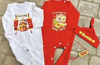 [🆕🇻🇳] JLonton kids – Thiết kế áo cho bé theo yêu cầu 🧑‍🧒❤️️👶⭐️ TẾT ĐẦU TIÊN CỦA CON
Cận cảnh những chiếc áo in theo tên bé,
Chọn cho bé diện đón Tết luôn nè ba mẹ ơi! Ba mẹ hãy chọn chữ in lên áo cho con mau mau , đặ , shares-0✔️ , likes-7❤️️ , date-2025-01-10 02:05:01🇻🇳🇻🇳🇻🇳📰🆕