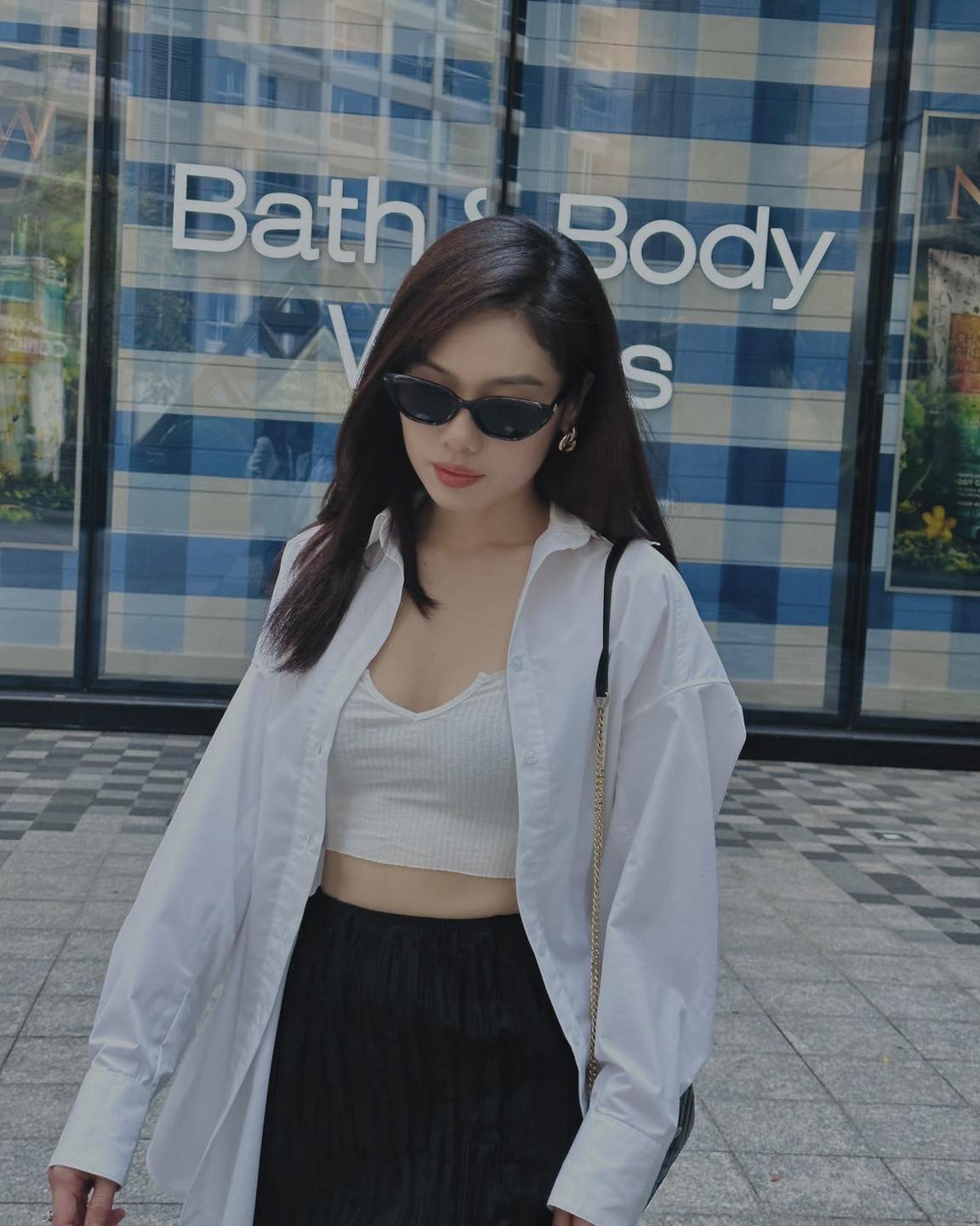 [🆕🇻🇳] MahMah.Outfit – Outfit Designer 👕 Top1Fashion 👗  Cuối tuần rồi- ngại quá lại phải lên đồ đẹp thôi
Sơ mi freesize nhé các nàng ơi
Giá: 2xx
Inbox Mah nhéInsta : mahmah.outfit
Shopee:
Tiktok: mahmah.outfi , shares-0✔️ , likes-0❤️️ , date-2025-02-14 18:00:56🇻🇳🇻🇳🇻🇳📰🆕