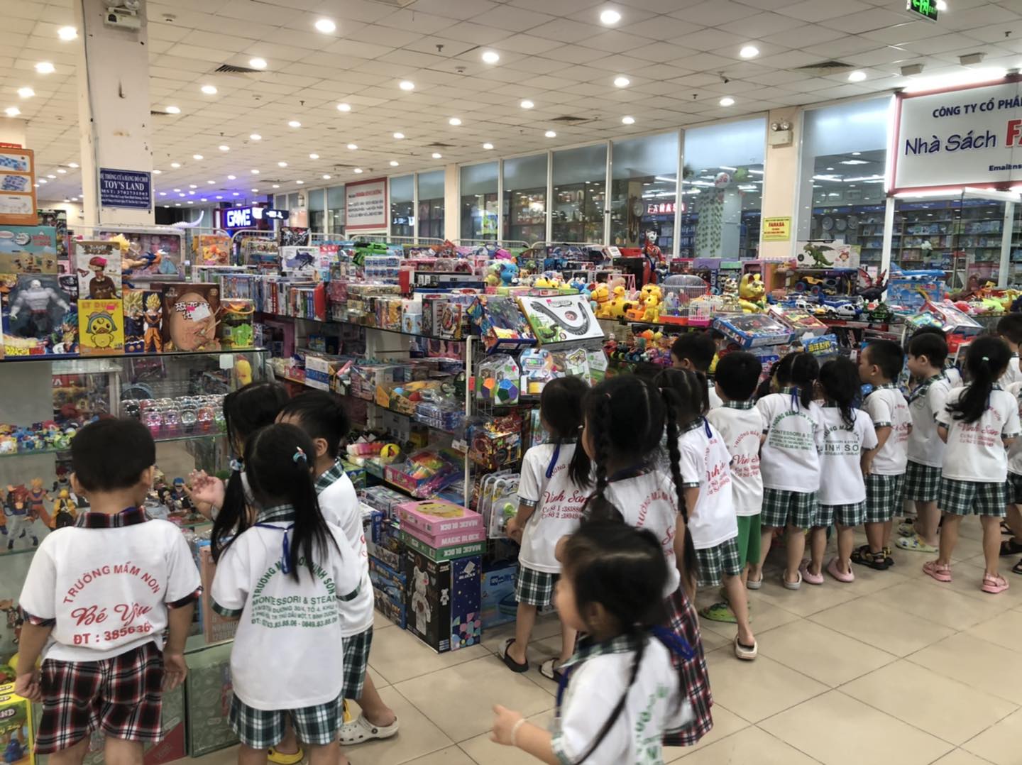 [🆕🇻🇳] Giày dép trẻ em Zonekids – 1 Trung Kính 🧑‍🧒❤️️👶⭐️ Nhẹ nhàng cho ngày hè oi nóng
Lựa lựa liền tay mẹ ơi !!!
— — — — — — — — — — — — —
CAM KẾT và CHẾ ĐỘ BẢO HÀNH:
Hình ảnh và video chính chủ cam kết y hình , shares-0✔️ , likes-0❤️️ , date-2023-06-01 15:55:02🇻🇳🇻🇳🇻🇳📰🆕