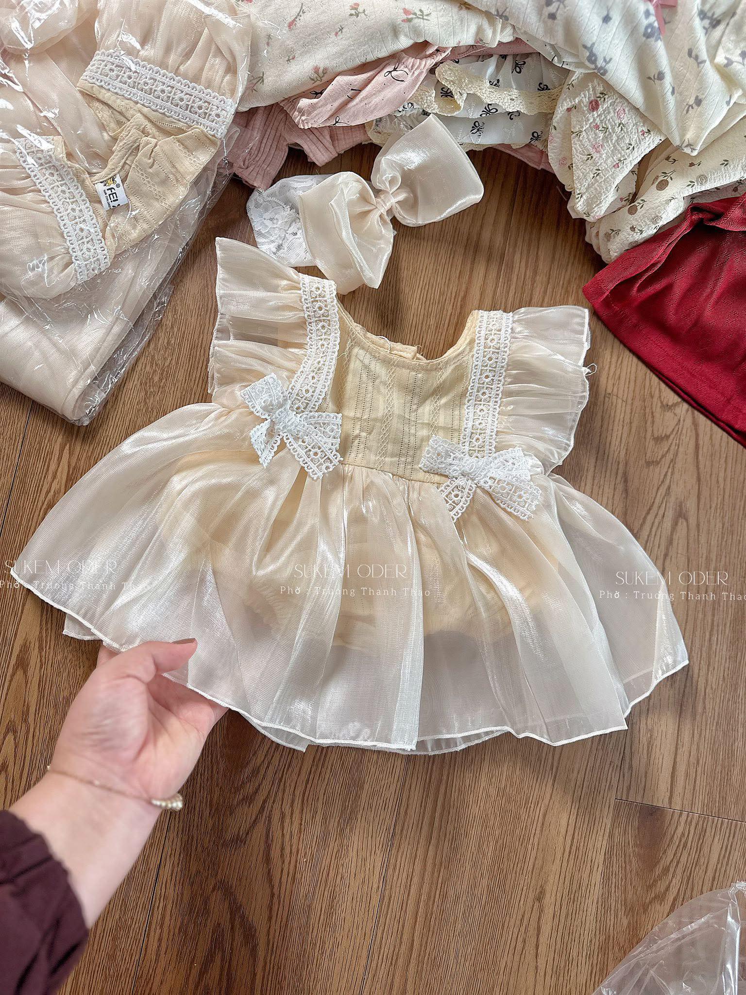 [🆕🇻🇳]  Bơ bébé 🧑‍🧒❤️️👶⭐️ ELISA DRESS
Sang trọng và tinh tế, diện chiếc đầm Elisa đi tiệc, đi sinh nhật, cùng bố mẹ tận hưởng những khoảnh khắc quan trọng trong cuộc sống đều rất ph , shares-0✔️ , likes-0❤️️ , date-2025-04-03 22:36:59🇻🇳🇻🇳🇻🇳📰🆕