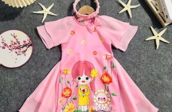 [🆕🇻🇳]  Quần áo trẻ em Su Su – Chuyên quần áo trẻ em sỉ và lẻ 🧑‍🧒❤️️👶⭐️ Áo dài tết cho bé . Chất lụa
Gồm áo dài +CV + cài tóc  Size 10-25 kg
Giá 150k/bộ
, shares-1✔️ , likes-12❤️️ , date-2024-11-30 13:22:02🇻🇳🇻🇳🇻🇳📰🆕