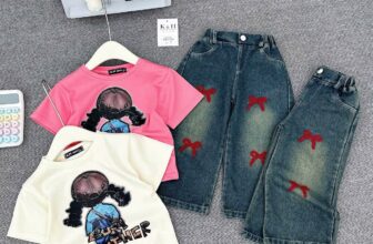 [???]  HTB STORE Chuyên Thời Trang Trẻ Em  ?‍?❤️️?⭐️ #200k
Set bò xinh diện lên hết ý nha các mom ơi. Quần jean nơ giặt mềm, áo cotton Qc hình ép sắc nét. Set có thể mặc 4 mùa đều phù hợp.
Ri 10/10-35kg.
, shares-0✔️ , likes-0❤️️ , date-2025-04-23 21:34:51????????