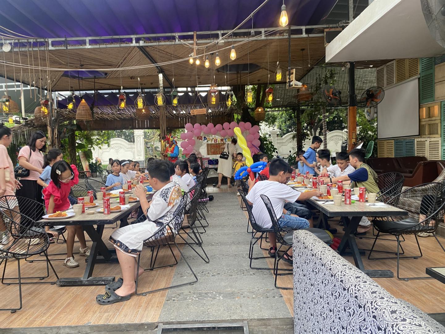 [☕️🇻🇳] Koilands Coffee 🥤 Top1Coffee ☕️ Tiệc sinh nhật Minh Hiếu lần thứ 10
Tại sao bạn nên chọn KOI CAFE
Vì Ở KOI có
Không gian rộng rãi thoáng mát cho các bé thoải , shares-2✔️ , likes-2❤️️ , date-2025-05-13 15:27:38🇻🇳🇻🇳🇻🇳📰🆕