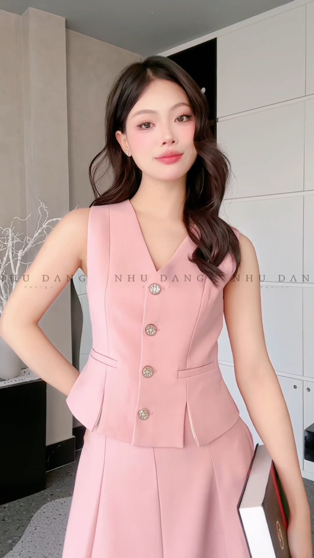 [🆕🇻🇳] JINJU – Design by Korea 👕 Top1Fashion 👗  Xinh xắn và trendy trong một nốt nhạc . Chỉ cần phối đơn giản là có ngay set đồ chuẩn fashionista! #MixMatch #StyleInspoSize : 55-66
———————————
JINJU D , shares-0✔️ , likes-6❤️️ , date-2025-05-09 16:12:06🇻🇳🇻🇳🇻🇳📰🆕