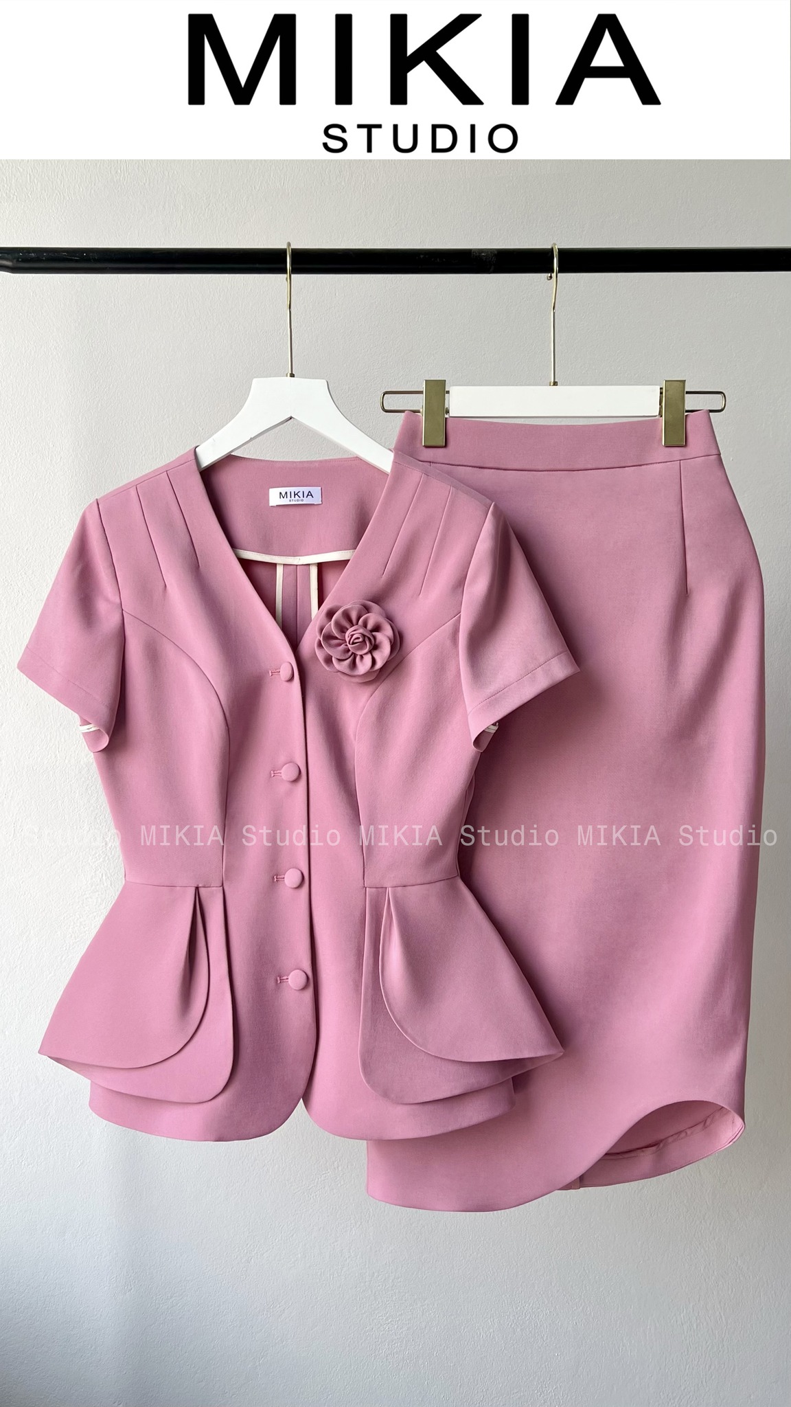 [🆕🇻🇳] Mikiam Studio 👕 Top1Fashion 👗  TÔN LÊN VÒNG EO QUYẾN RŨ CỦA BẠN
TẶNG HOA CÀI
Cam kết sản phẩm và hình ảnh do MIKIA Studio thiết kế và sản xuất
Kiểm tra hàng trước khi thanh toán
Ship COD , shares-0✔️ , likes-4❤️️ , date-2025-04-15 23:44:20🇻🇳🇻🇳🇻🇳📰🆕