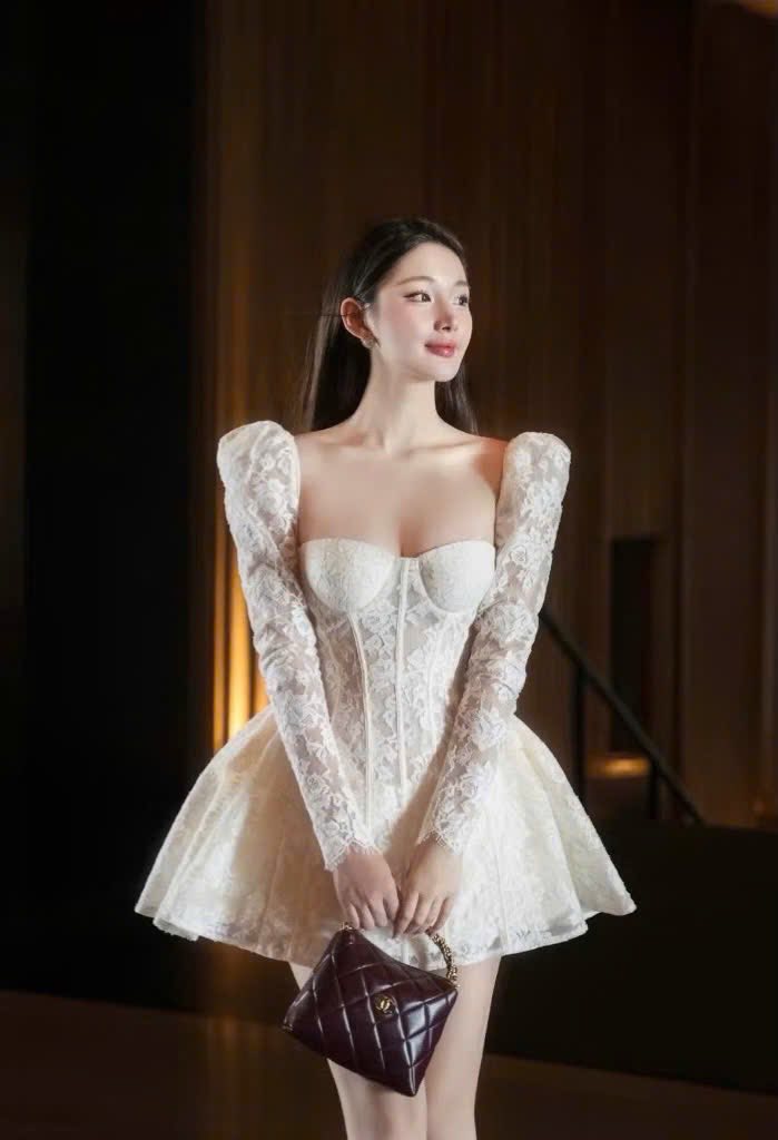 [🆕🇻🇳] Mèo Xinh Đẹp- Chuyên sỉ VNXK- Hàng Thiết kế  👕 Top1Fashion 👗  ĐẦM BẦU NGỰC REN TAY DÀI TÙNG XOÈ  Hình shop chụp2⃣3⃣9⃣kChất liệu: Ren
_ Vòng 1  , shares-1✔️ , likes-3❤️️ , date-2025-05-13 17:40:35🇻🇳🇻🇳🇻🇳📰🆕