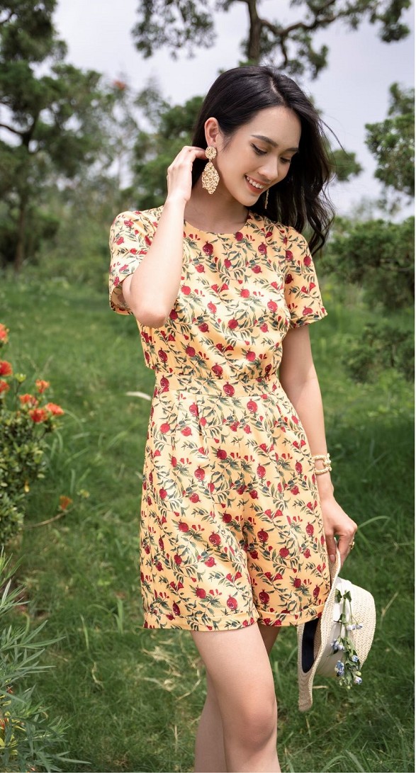 [🆕🇻🇳] S.Y.O Women’s Design Clothing 👕 Top1Fashion 👗  Cuối tuần bên e vẫn tiếp tục xả kho các chị nhé
Mùa hè đến rồi , chị e sám đầm đi chơi , đi biển thôi ạ , bên e vẫn bán đồng giá đầm 250k, áo sơ mi, quần  , shares-3✔️ , likes-3❤️️ , date-2025-05-18 18:06:00🇻🇳🇻🇳🇻🇳📰🆕