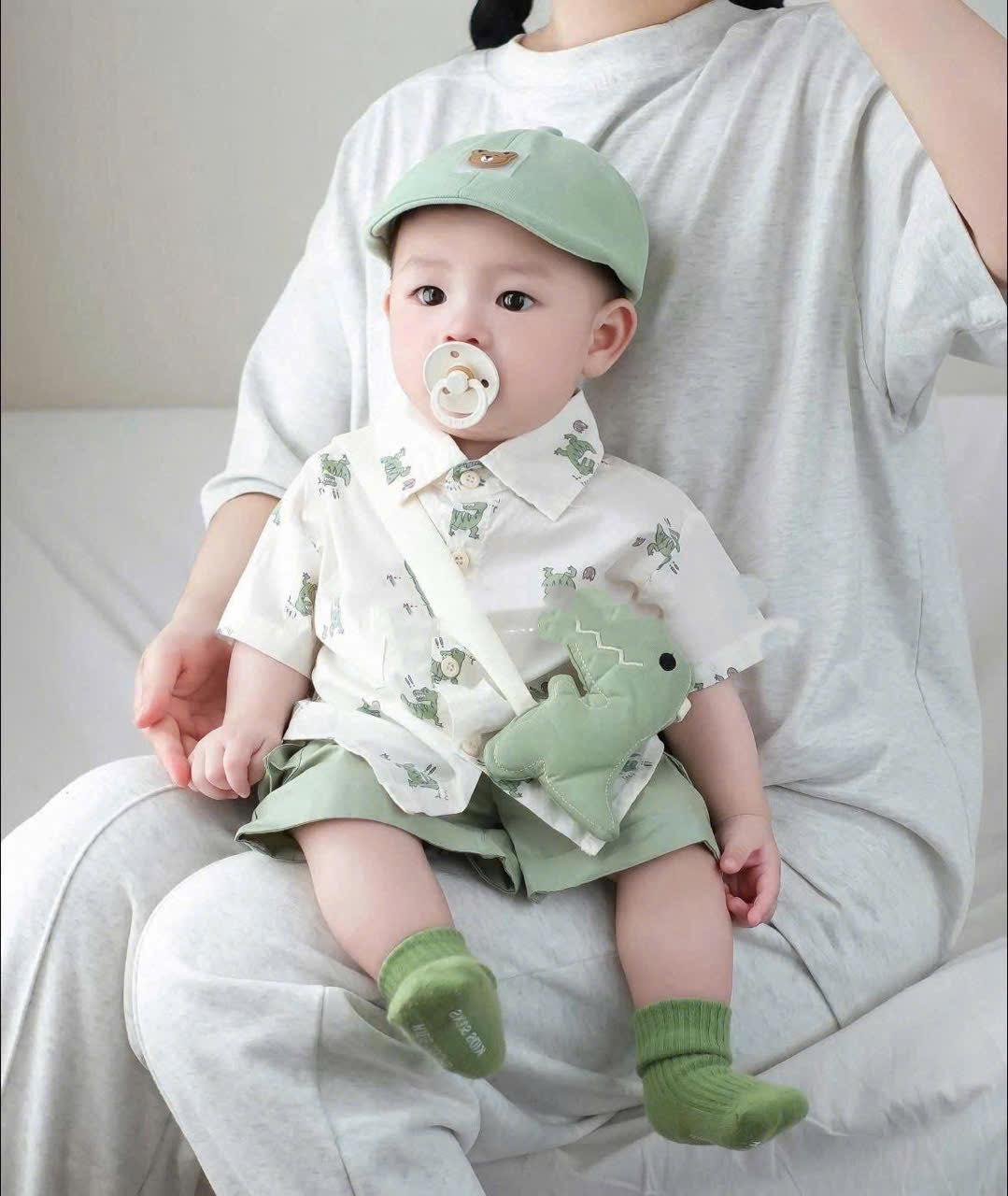 [🆕🇻🇳]  Dâu Tây & Kiwi Kids – Chuyên sỉ và lẽ thời trang trẻ em toàn quốc🧑‍🧒❤️️👶⭐️ KlN
Bộ khủng Long siêu cute cho bé trai – tặng kèm túi nhồi bông khủng Longáo sơ mi vải thô mềm . Họa tiết khủng Long in tràn nền , quần sooc kaki 2 d , shares-0✔️ , likes-0❤️️ , date-2025-05-21 19:30:17🇻🇳🇻🇳🇻🇳📰🆕