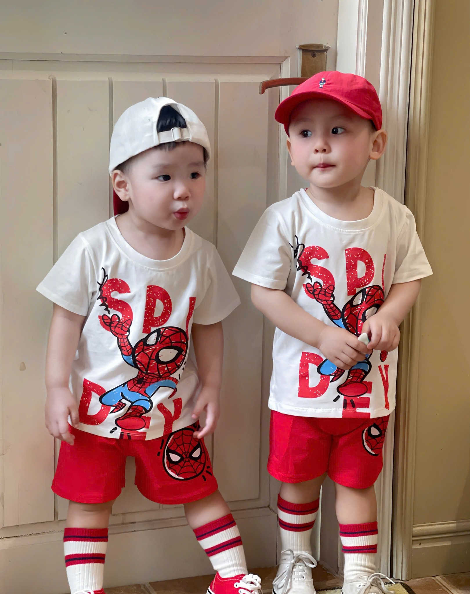 [🆕🇻🇳] Tiny Kids Conner – Chuyên đồ đẹp cho bé 🧑‍🧒❤️️👶⭐️ Người nhện bắn tơ em bé nào cũng mê đây ạaaaa
Chất : cotton 4c mác đỏ
Hình in ép bền đẹp không bong tróc.
tone màu nó đẹp nó sang cực dễ mặc luôn ạBảng  , shares-0✔️ , likes-1❤️️ , date-2025-05-22 17:11:23🇻🇳🇻🇳🇻🇳📰🆕