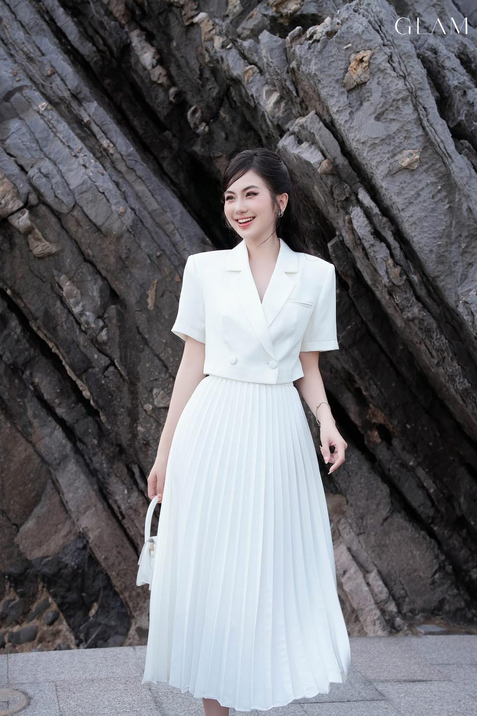 [🆕🇻🇳] GLAM Studio 👕 Top1Fashion 👗  Desi set e còn lẻ 2 set M giá 499k ạ !!!
, shares-0✔️ , likes-6❤️️ , date-2025-05-26 19:19:02🇻🇳🇻🇳🇻🇳📰🆕