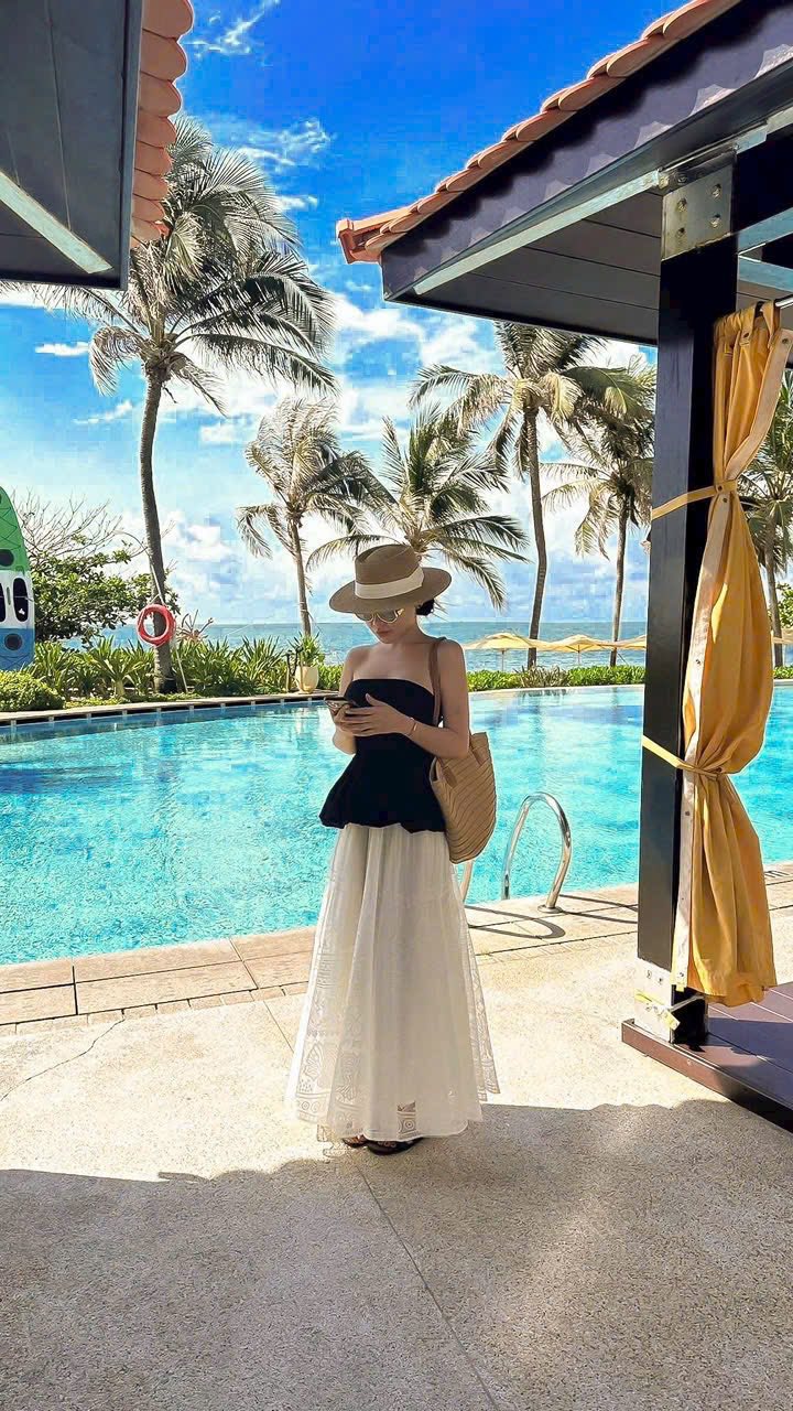 [🆕🇻🇳] Fleurie Closet – Clothing Design 👕 Top1Fashion 👗  𝑨𝙩𝒉𝙚𝒏𝙖 𝘿𝒓𝙚𝒔𝙨 – 𝙑𝒆̉ đ𝙚̣𝒑 𝒕𝙝𝒂𝙣𝒉 𝒍𝙞̣𝒄𝙝 𝙘𝒖̉𝙖 𝙣𝒂̀𝙣𝒈 𝒕𝙝𝒐̛ 𝒉𝙞𝒆̣̂𝙣 đ𝒂̣𝙞.Với thiết kế midi tối giản, điểm nhấn smocking eo tôn dáng, 𝐀𝐭𝐡𝐞𝐧𝐚 𝐃𝐫𝐞𝐬𝐬 mang đến sự tinh , shares-0✔️ , likes-5❤️️ , date-2025-06-11 02:31:37🇻🇳🇻🇳🇻🇳📰🆕