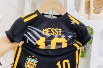 [🆕🇻🇳] Lucy Kids-Thời trang trẻ em 🧑‍🧒❤️️👶⭐️  Mẫu ĐỒ BỘ THỂ THAO cho bé 7-22kg
Thun lạnh SG loại 1, mềm mịn mát, co dãn tốt, thấm hút mồ hôi tốt
Size 90-150 cho bé 7-22kg
Nhận hàng kiểm hàng trước khi , shares-1✔️ , likes-13❤️️ , date-2025-06-11 22:53:10🇻🇳🇻🇳🇻🇳📰🆕