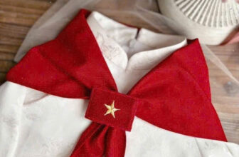 [🆕🇻🇳] Strawberry shop – Thời trang trẻ em 🧑‍🧒❤️️👶⭐️ 𝑴𝒂́𝒖 đ𝒐̉ 𝒅𝒂 𝒗𝒂̀𝒏𝒈
𝑻𝒖̛̣ 𝒉𝒂̀𝒐 𝒕𝒐̂𝒊 𝒍𝒂̀ 𝒏𝒈𝒖̛𝒐̛̀𝒊 𝑽𝒊𝒆̣̂𝒕 𝑵𝒂𝒎
Nhà em lên 1 set áo dài gấm kèm phụ kiện khăn choàng + gim cờ rất xinh cho các con ạ
Set gồm 4 chi , shares-8✔️ , likes-229❤️️ , date-2025-06-13 21:41:14🇻🇳🇻🇳🇻🇳📰🆕