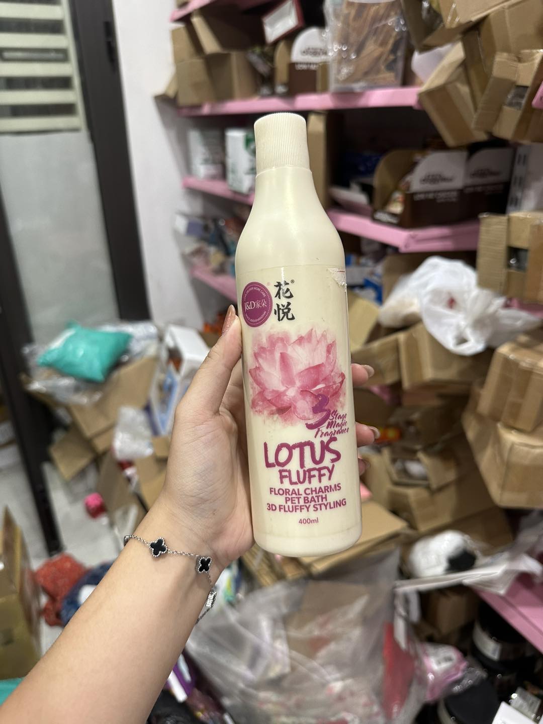[🆕🇻🇳] Mon Pet Shop 🐶🦜 Top1Pets 🐱🐠 1 chai duy nhất J&D (chai hãng 400ml) mùi Lotus hoa sen, thơm giống lọ ủ tóc của người ấy ạDo bên kho ship nhầm chứ em k bán mùi này nên họ nhờ tly lại n , shares-0✔️ , likes-3❤️️ , date-2025-07-09 18:11:39🐶🐱🇻🇳🇻🇳🇻🇳📰🆕