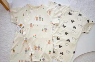 [🆕🇻🇳] Tổng kho sơ sinh Lynh Lee – Tổng kho sỉ lẻ Mẹ và bé 🧑‍🧒❤️️👶⭐️ Happy Kids chào buôn mã body cộc tay mới
Chất liệu Petit mềm mại, co dãn tốt
Thiết kế 5 hoạ tiết in trên nền vàng kem xịn xò
Sz 1-3: 3-9kg
Giá: 56k
, shares-1✔️ , likes-0❤️️ , date-2025-07-30 21:42:50🇻🇳🇻🇳🇻🇳📰🆕