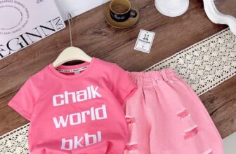 [🆕🇻🇳] Xưởng May – Trường Nguyên – Cửa hàng quần áo trẻ em 🧑‍🧒❤️️👶⭐️  Sét bộ cá tính cho bé gái sẵn khoÁo phông cổ tròn in chữ vải cotton phối quần jean cào rách . Xịn xò chuẩn hàng hiệu mà giá thì cực OK nhari 10 10 , shares-0✔️ , likes-0❤️️ , date-2025-07-09 23:36:52🇻🇳🇻🇳🇻🇳📰🆕