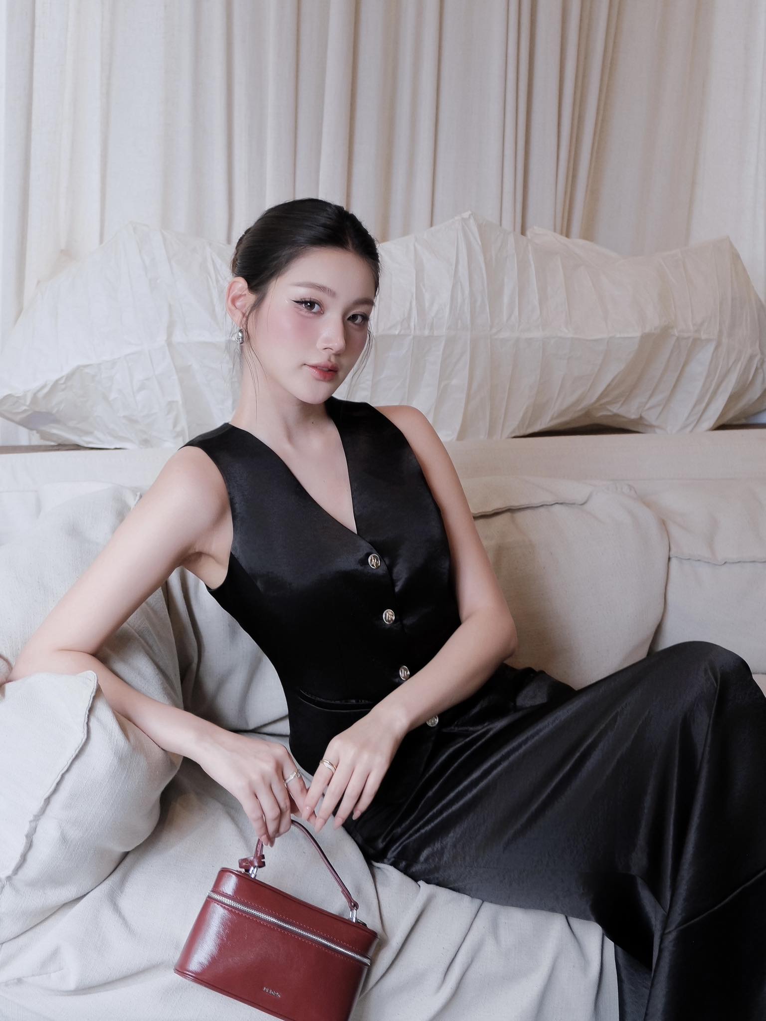 [🆕🇻🇳] ACE Apparel 👕 Top1Fashion 👗   KHAI PHÁ VẺ ĐẸP TINH TẾ TRONG TỪNG ĐƯỜNG VÂN LỤA
Ace Apparel giới thiệu Set lụa vân cao cấp:
Áo gile dáng chuẩn – thanh lịch, hiện đại
Chân váy đuôi cá , shares-1✔️ , likes-80❤️️ , date-2025-07-29 03:23:54🇻🇳🇻🇳🇻🇳📰🆕