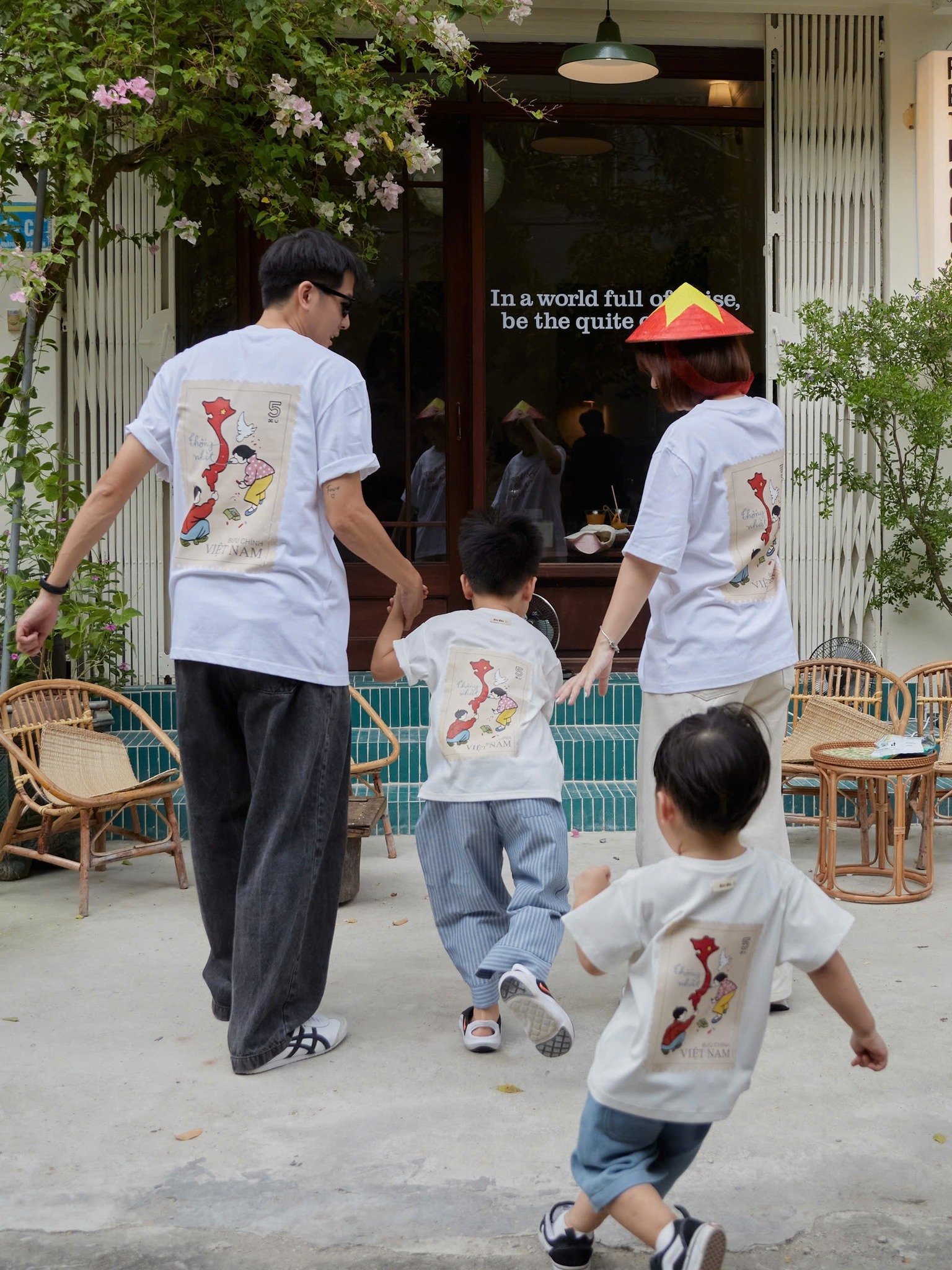 [🆕🇻🇳] doudou club – Thời trang bạn bé từ 1 đến 5 tuổi 🧑‍🧒❤️️👶⭐️  Chúng mình là những em bé lớn lên trên mảnh đất Độc lập – Tự do – Hạnh phúc
Khoác lên chiếc áo in hình bản đồ Tổ quốc, gia đình mình rạng rỡ niềm tự hào , shares-3✔️ , likes-15❤️️ , date-2025-08-11 18:38:42🇻🇳🇻🇳🇻🇳📰🆕