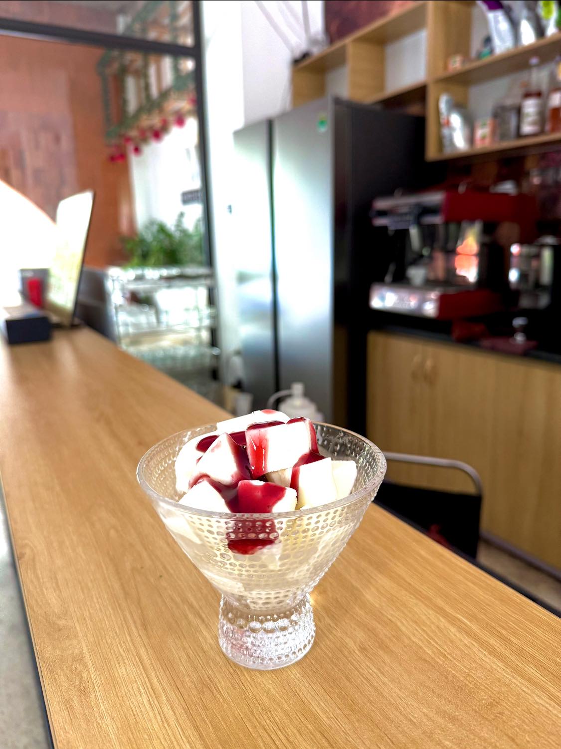 [☕️🇻🇳] White Coffee Vinh – Cafe phong cách Hàn Quốc 🥤 Top1Coffee ☕️ •Sữa chua dẻo việt quất tại White Coffee là sự kết hợp tinh tế giữa vị chua nhẹ thanh mát của sữa chua và hương ngọt thơm đặc tr , shares-0✔️ , likes-1❤️️ , date-2025-08-14 15:14:59🇻🇳🇻🇳🇻🇳📰🆕