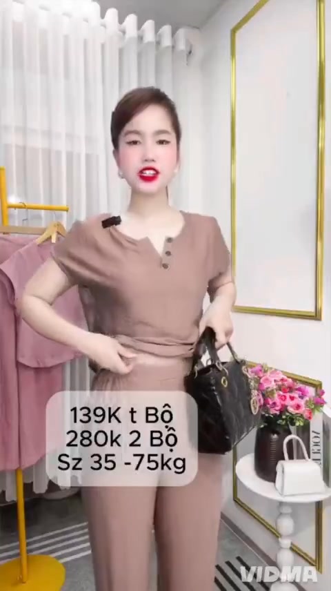 [???] Trâm Anh Nguyễn ? Top1Fashion ?  Muốn mua đồ xịn giá ngon qua TramAnh Shop chứ còn chờ chi.
Chính sách hấp dẫn cực kỳ.
Kiểm tra hàng thoải mái tội gì không mua  , shares-0✔️ , likes-0❤️️ , date-2025-08-15 12:38:59????????