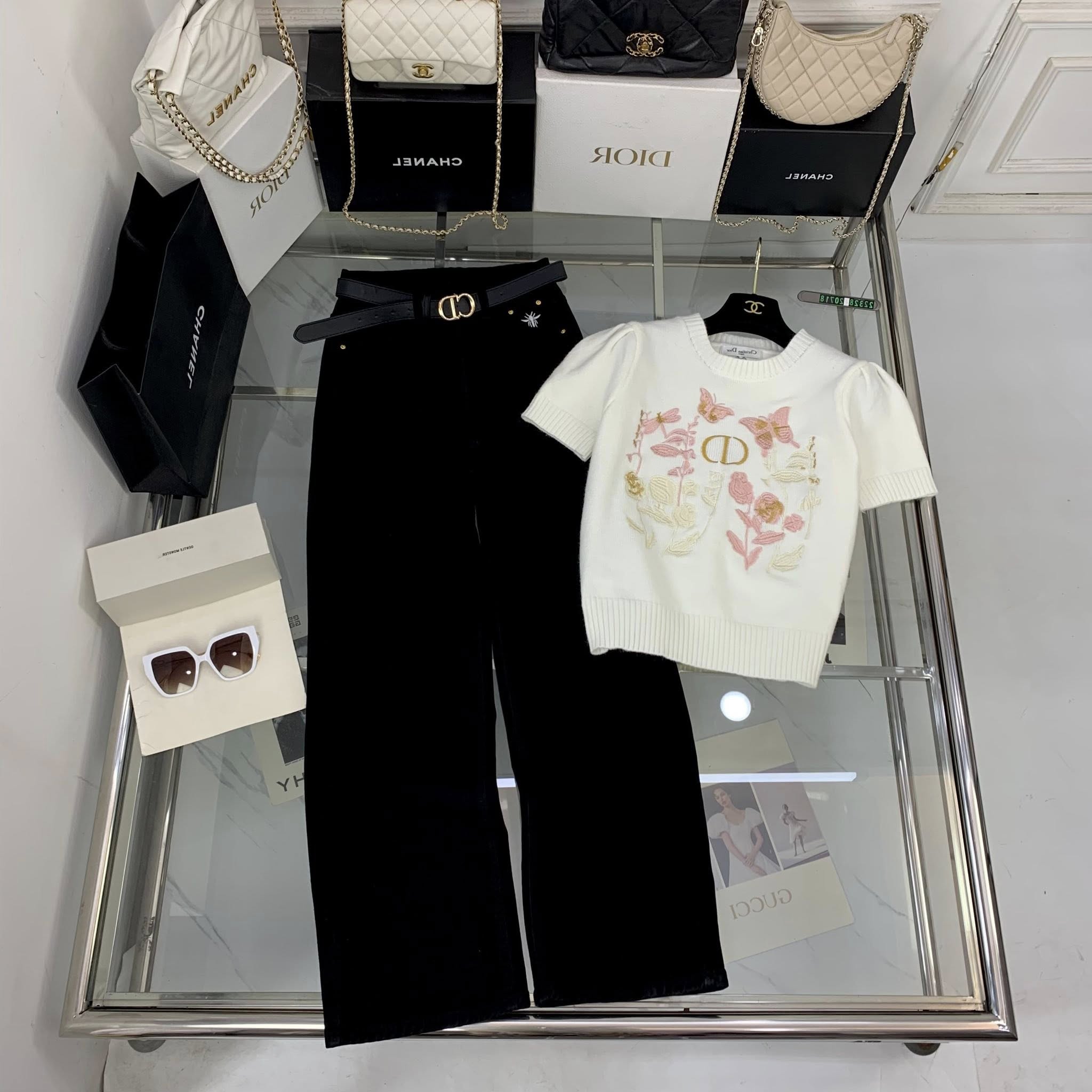 [🆕🇻🇳] Shop Phượng Nguyễn Chuyên bán buôn bán lẻ quần áo giày dép Nữ 👕 Top1Fashion 👗  Siu phẩm quần bom mã mới hot hit sz s m 310k, dây tháo rời được nha
Áo len mongtoghi 160k
, shares-0✔️ , likes-6❤️️ , date-2025-08-16 03:52:29🇻🇳🇻🇳🇻🇳📰🆕