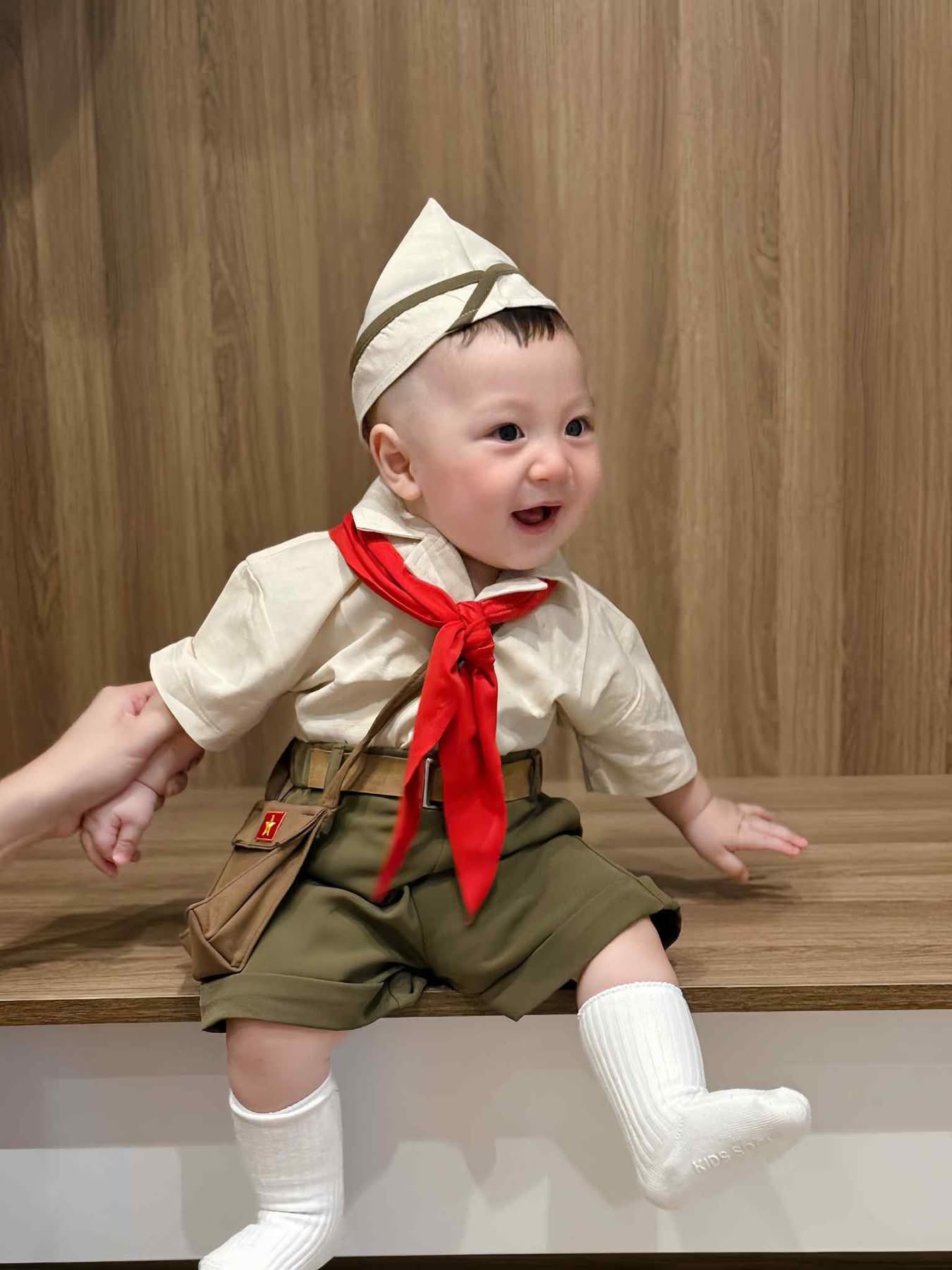 [🆕🇻🇳]  BIN’S HOUSE Chuyên Sỉ & Lẻ Hàng Hiệu Xuất Dư Trẻ Em 😎❤️️⭐️ #145k/ bộ
Bộ thun đại bé trai size S đến XXL cho bé từ 25-60kg .
– Quần phối hình năng động chủ đề thể thao cho mùa hè
Chất thun cotton 100%  mềm mịn tay , shares-0✔️ , likes-9❤️️ , date-2025-08-19 02:22:18🇻🇳🇻🇳🇻🇳📰🆕