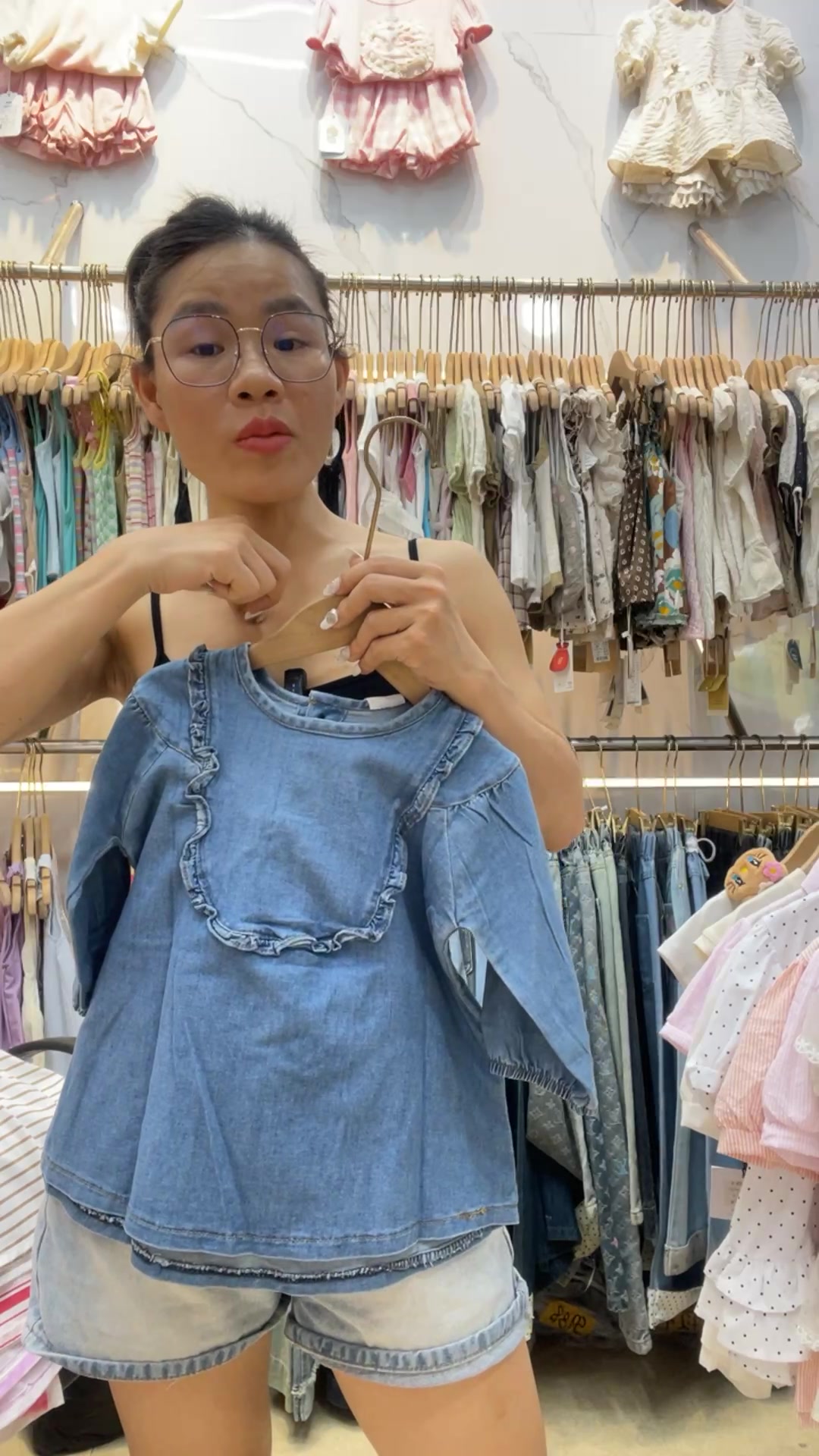 [🆕🇻🇳]  Moana Fashion – Quần áo trẻ em 🧑‍🧒❤️️👶⭐️ Set đi học chất mát và xinh
• Size 130-170 có sẵn nhé các mom
• Giá ưu đãi : 320ka𝙃𝒂̀𝙣𝒈 𝒎𝙤̛́𝒊 𝒗𝙚̂̀
Mẹ nhắn cho Moana để được tư vấn nhé•••••••••••• , shares-0✔️ , likes-0❤️️ , date-2025-08-20 16:44:51🇻🇳🇻🇳🇻🇳📰🆕