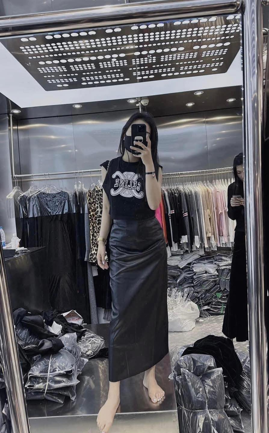 [🆕🇻🇳] Thời Trang ZARA- Authentic – ZARA Xuất 👕 Top1Fashion 👗  Thêm 1 siêu phẩm CV Da cho các chị em đây ạ
Từ chất cho đến form cứ phải gọi là xuất sắc , chất Da mềm mại , lên phom chanh xả , dáng xuông giúp chị em  , shares-0✔️ , likes-7❤️️ , date-2025-08-21 17:17:15🇻🇳🇻🇳🇻🇳📰🆕