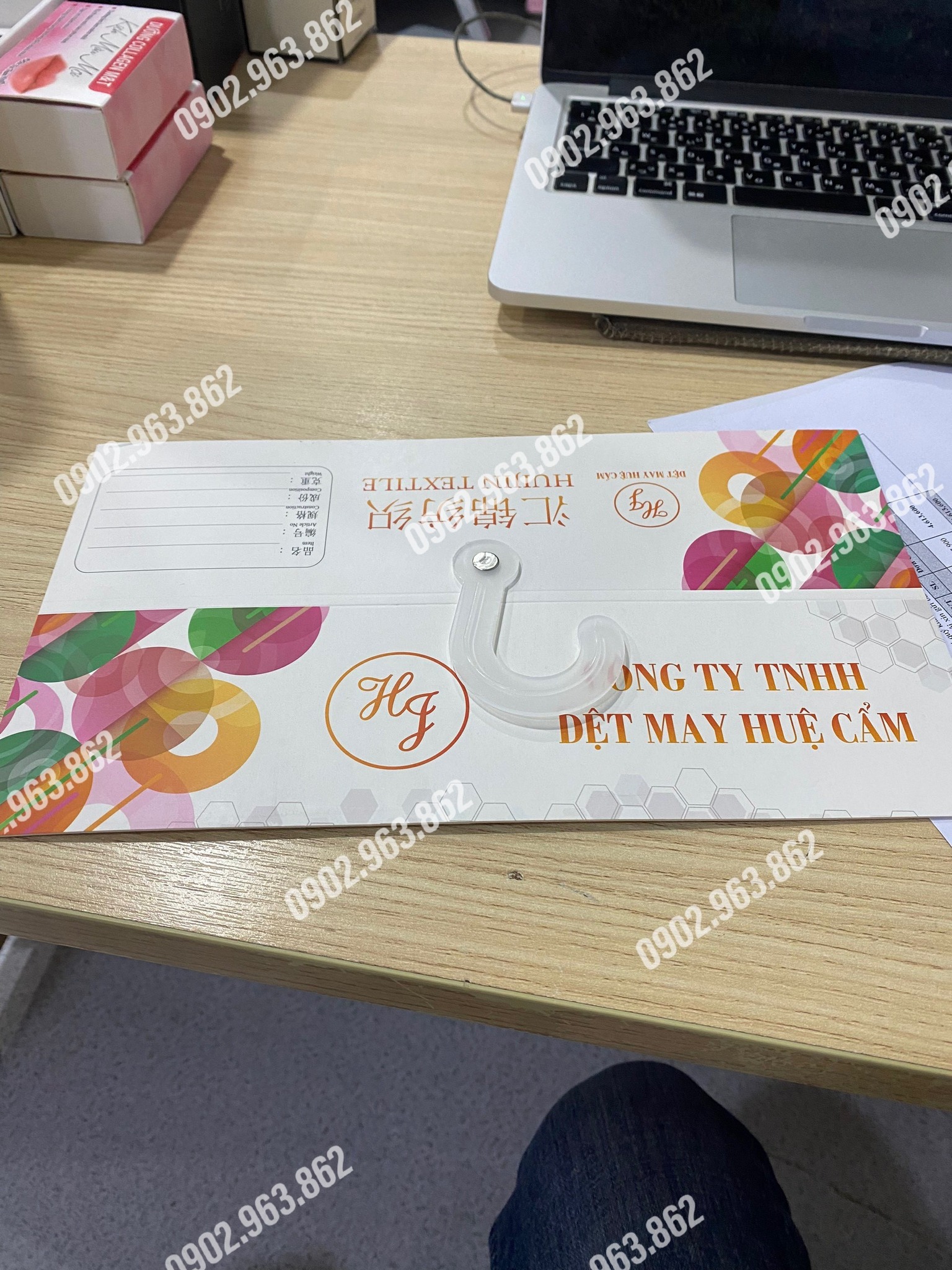 [🆕🇻🇳] Hộp giấy sản phẩm,túi giấy giá rẻ HCM – Dịch vụ in ấn 🎨 Top1Designs ✨  TAG GIẤY TREO MẪU SẢN PHẨM 

Vì sao Tag giấy là thứ không thể thiếu trong dịch vụ bán lẻ: 
 Gọn gàng 
 Chuyên nghiệp
 Khách dễ phận loại – bạn dễ quản lý
  , shares-0✔️ , likes-1❤️️ , date-2025-08-23 17:36:36🇻🇳🇻🇳🇻🇳📰🆕