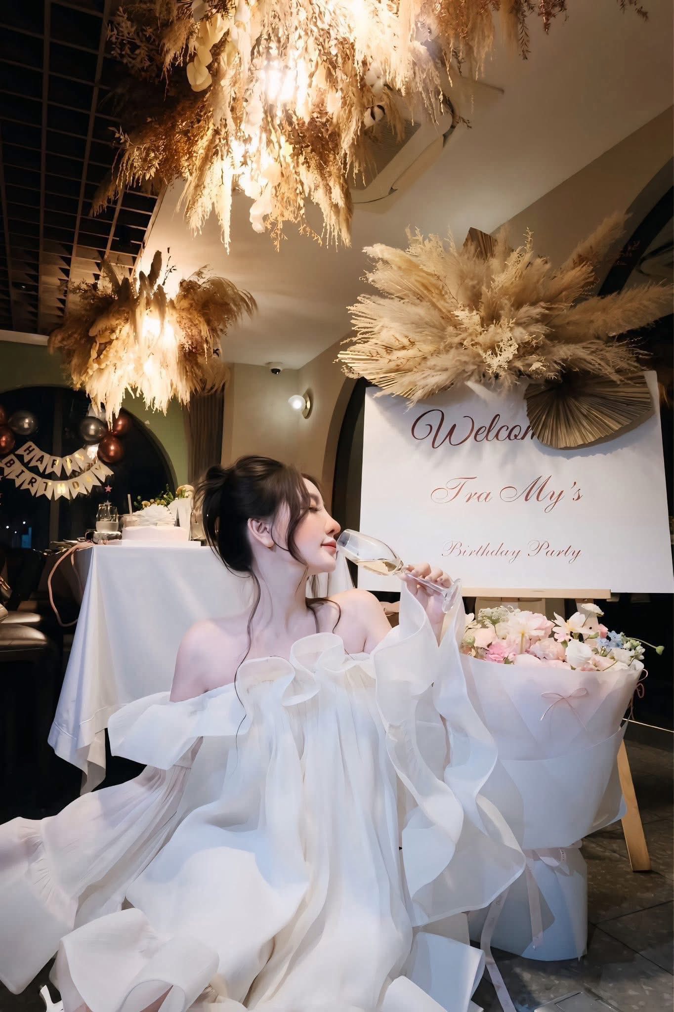 [🆕🇻🇳] Beloved – Cửa hàng quần áo 👕 Top1Fashion 👗  Flora Dress – điểm nhấn hoàn hảo cho ngày đặc biệt. Thiết kế bay bổng cùng chi tiết bèo mềm mại, sự kết hợp tinh tế ấy tôn lên vẻ đẹp vừa kiêu sa vừa ngọt  , shares-4✔️ , likes-97❤️️ , date-2025-08-26 04:24:05🇻🇳🇻🇳🇻🇳📰🆕