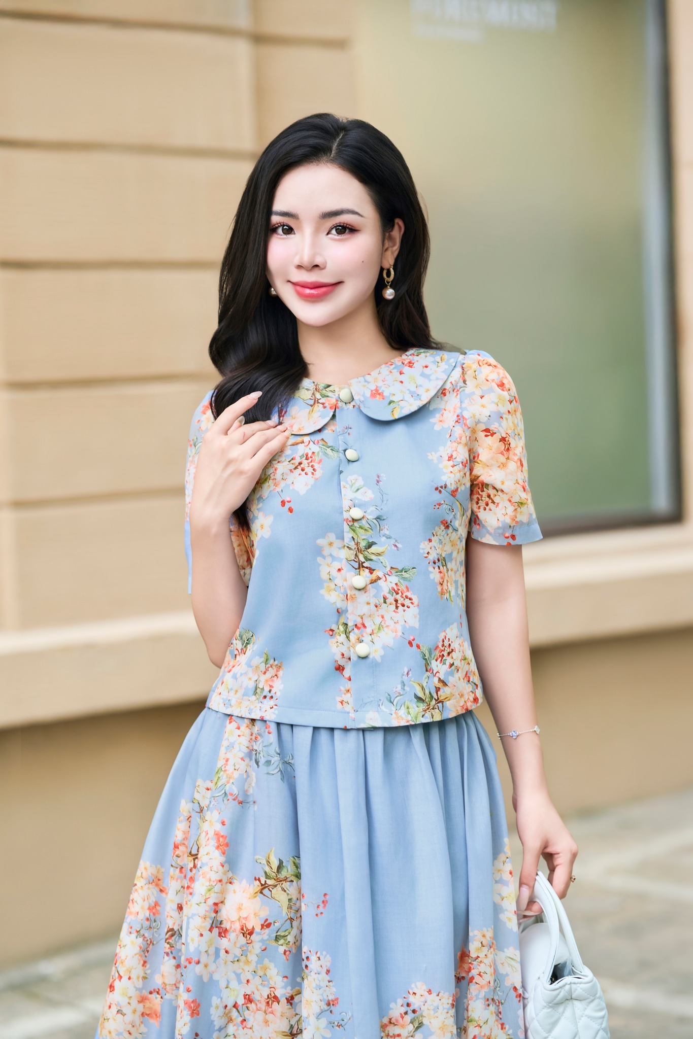 [🆕🇻🇳] Divine studio – Cửa hàng quần áo nữ  [🆕Top1Vietnam🇻🇳] 👕 Top1Fashion 👗  Một thoáng cổ điển hòa cùng dáng hình hiện đại. Bộ sưu tập mới đem đến những thiết kế mang đậm dấu ấn của quý cô DIVINE – thời thượng, nhẹ nhàng, duyên dán , shares-0✔️ , likes-4❤️️ , date-2025-09-02 02:21:51🇻🇳🇻🇳🇻🇳📰🆕