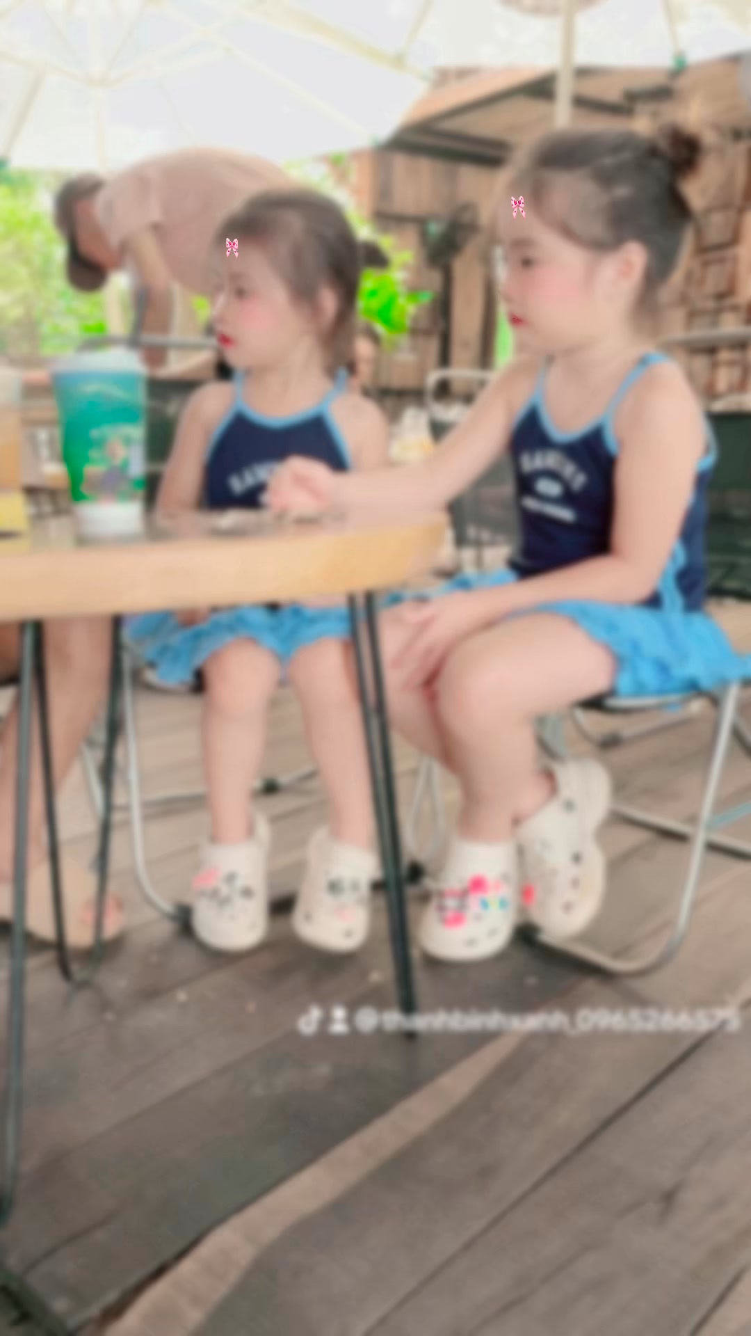 [🆕🇻🇳] Cam Kid Store  (Fb Như Đàm) 🧑‍🧒❤️️👶⭐️ HÀNG XUẤT DƯ CHỈ 135K ✦✦
Sweater len siêu xinh cho bé yêu, mẫu cực hot mùa đông này!
• Chất len mềm mịn, không ngứa, không xù lông.
• Giữ ấm tốt nhưng v , shares-6✔️ , likes-1❤️️ , date-2025-09-15 23:44:03🇻🇳🇻🇳🇻🇳📰🆕