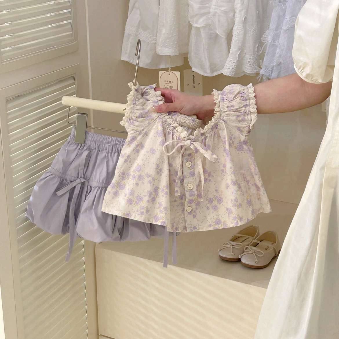 [🆕🇻🇳] Tiệm Nhà Kem – Đồ Bộ Tole Hiệu Bảo Ngọc 🧑‍🧒❤️️👶⭐️  New Arrival
Bộ set siêu xinh cho bé yêuGồm áo hoa nhí cổ chun bo nhẹ + chân váy bồng dáng tiểu thư, đi kèm giày búp bê sẽ càng dễ thương hơn.
Size:  , shares-0✔️ , likes-0❤️️ , date-2025-08-24 18:53:10🇻🇳🇻🇳🇻🇳📰🆕