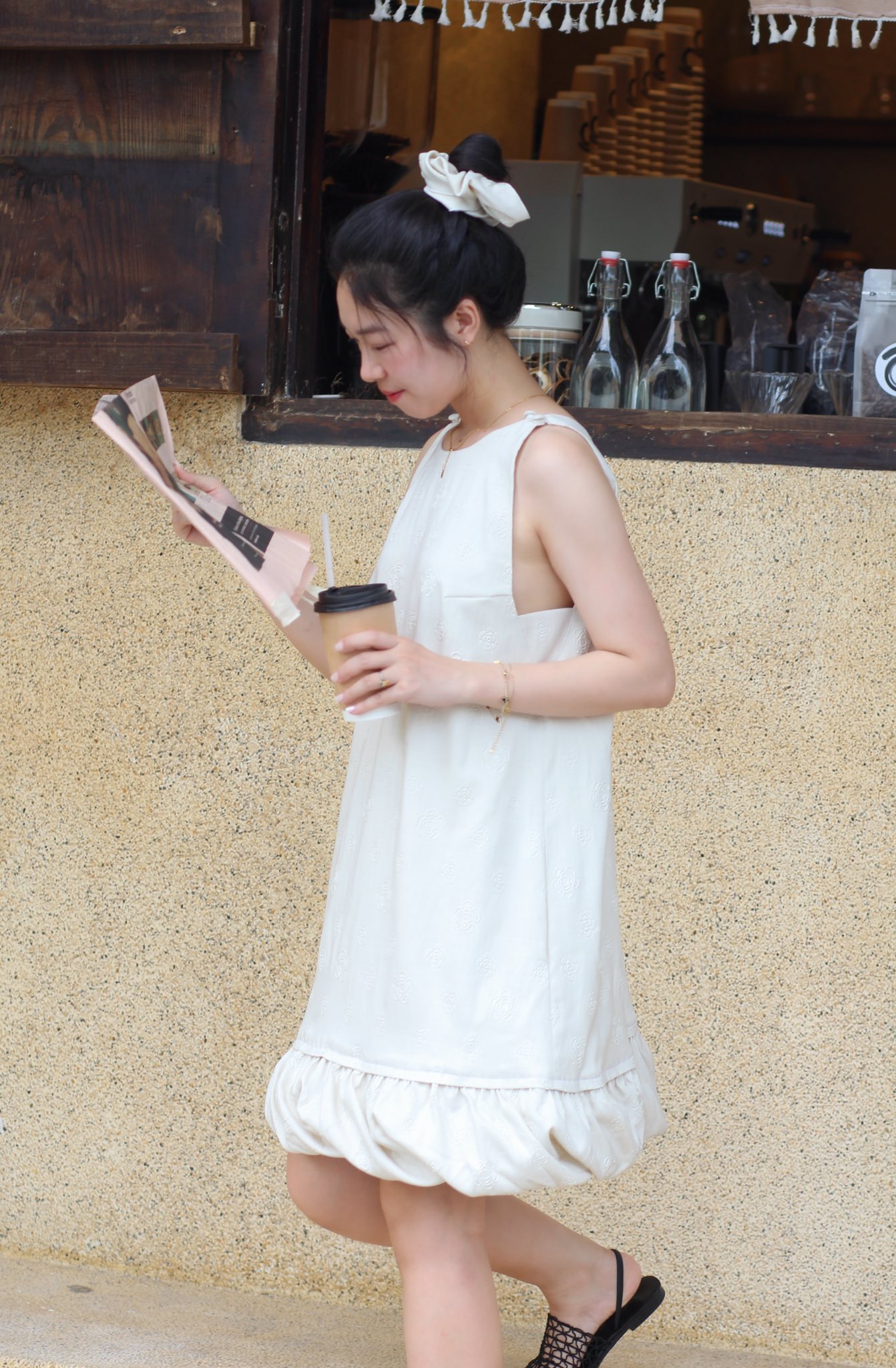 [🆕🇻🇳] LINH AU 👕 Top1Fashion 👗  𝐌𝐢𝐧𝐢 𝐃𝐫𝐞𝐬𝐬 | 𝑊ℎ𝑖𝑡𝑒 𝑚𝑖𝑛𝑖𝑚𝑎𝑙𝑖𝑠𝑚, 𝑝𝑢𝑟𝑒 𝑠𝑜𝑝ℎ𝑖𝑠𝑡𝑖𝑐𝑎𝑡𝑖𝑜𝑛.Thiết kế đầm dáng suông không cần cầu kỳ vẫn đủ sức tạo nên dấu ấn. Đường cắt tối giản, phóng khoáng v , shares-2✔️ , likes-14❤️️ , date-2025-08-31 06:09:41🇻🇳🇻🇳🇻🇳📰🆕